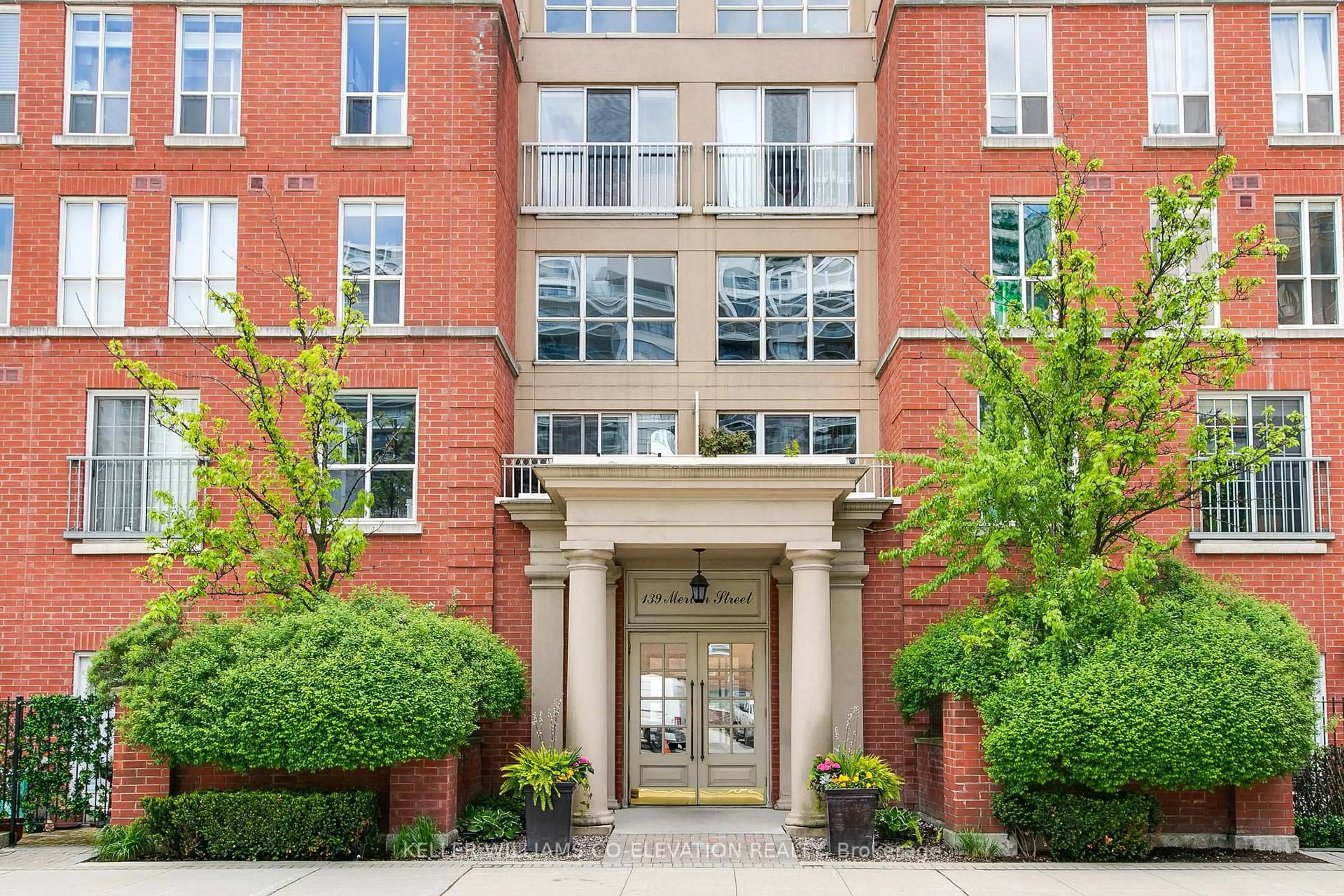 Indoor foyer for 139 Merton St #631, Toronto Ontario M4S 3G7