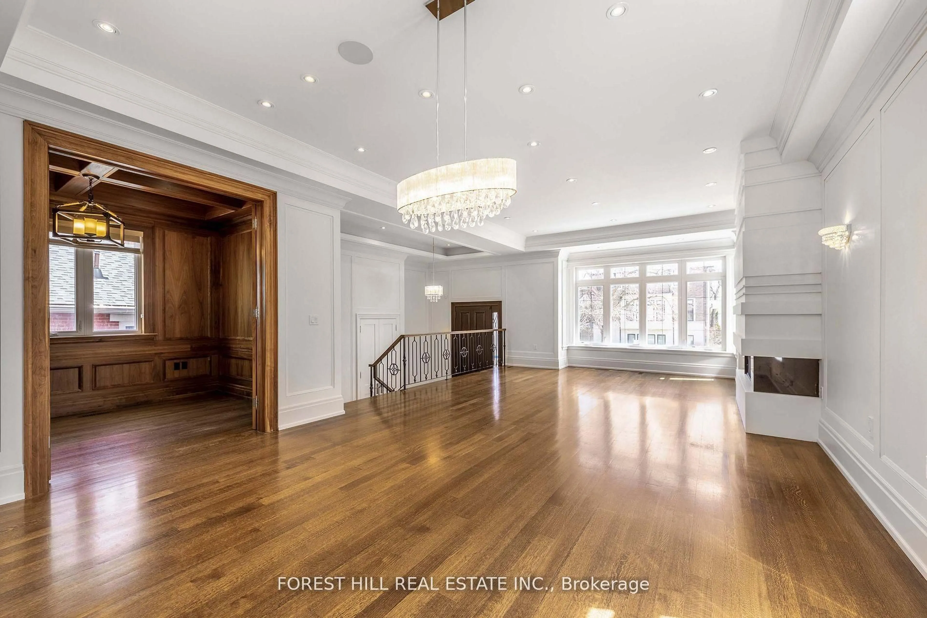 Indoor foyer for 192 Wilfred Ave, Toronto Ontario M2N 5C9