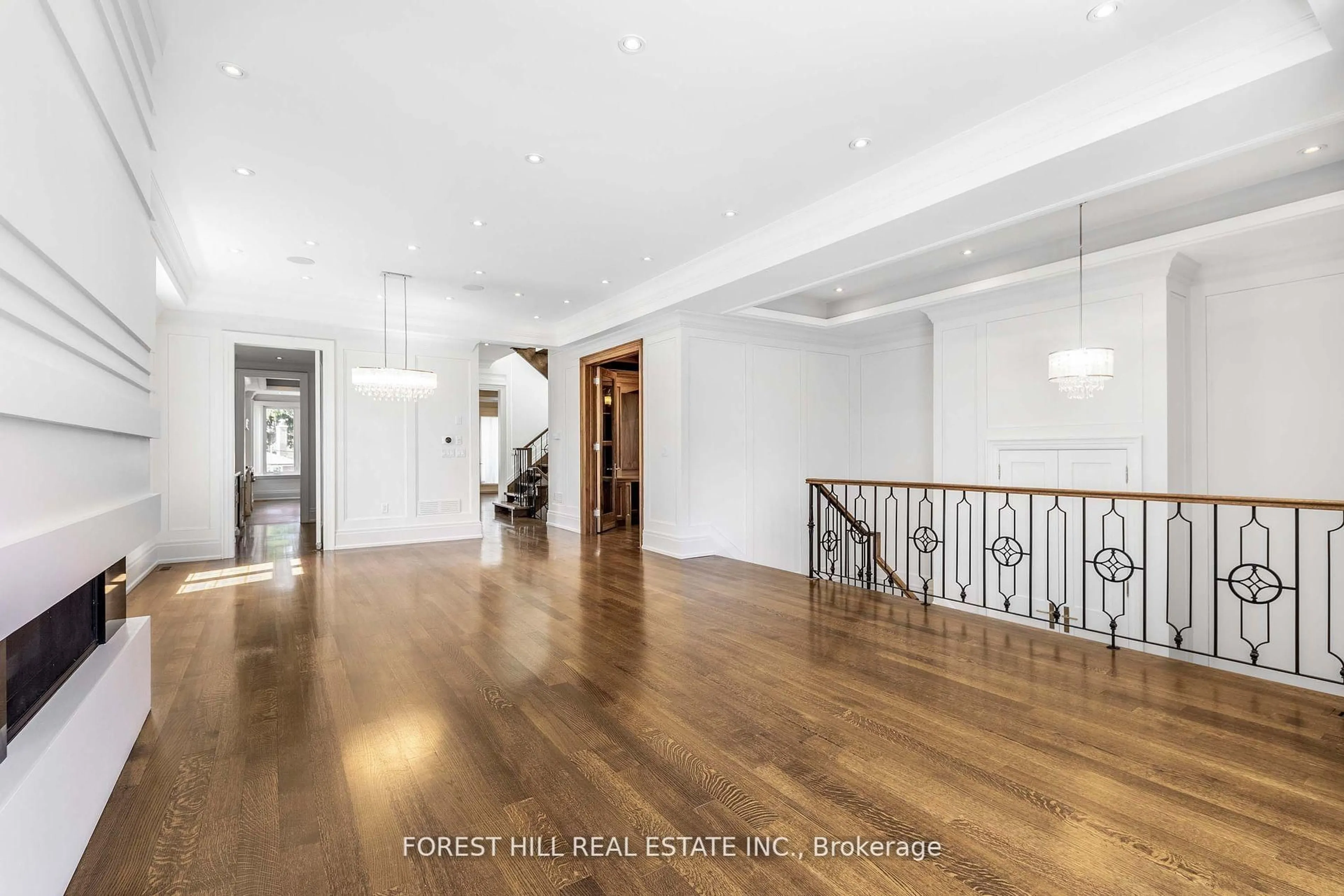 Indoor foyer for 192 Wilfred Ave, Toronto Ontario M2N 5C9