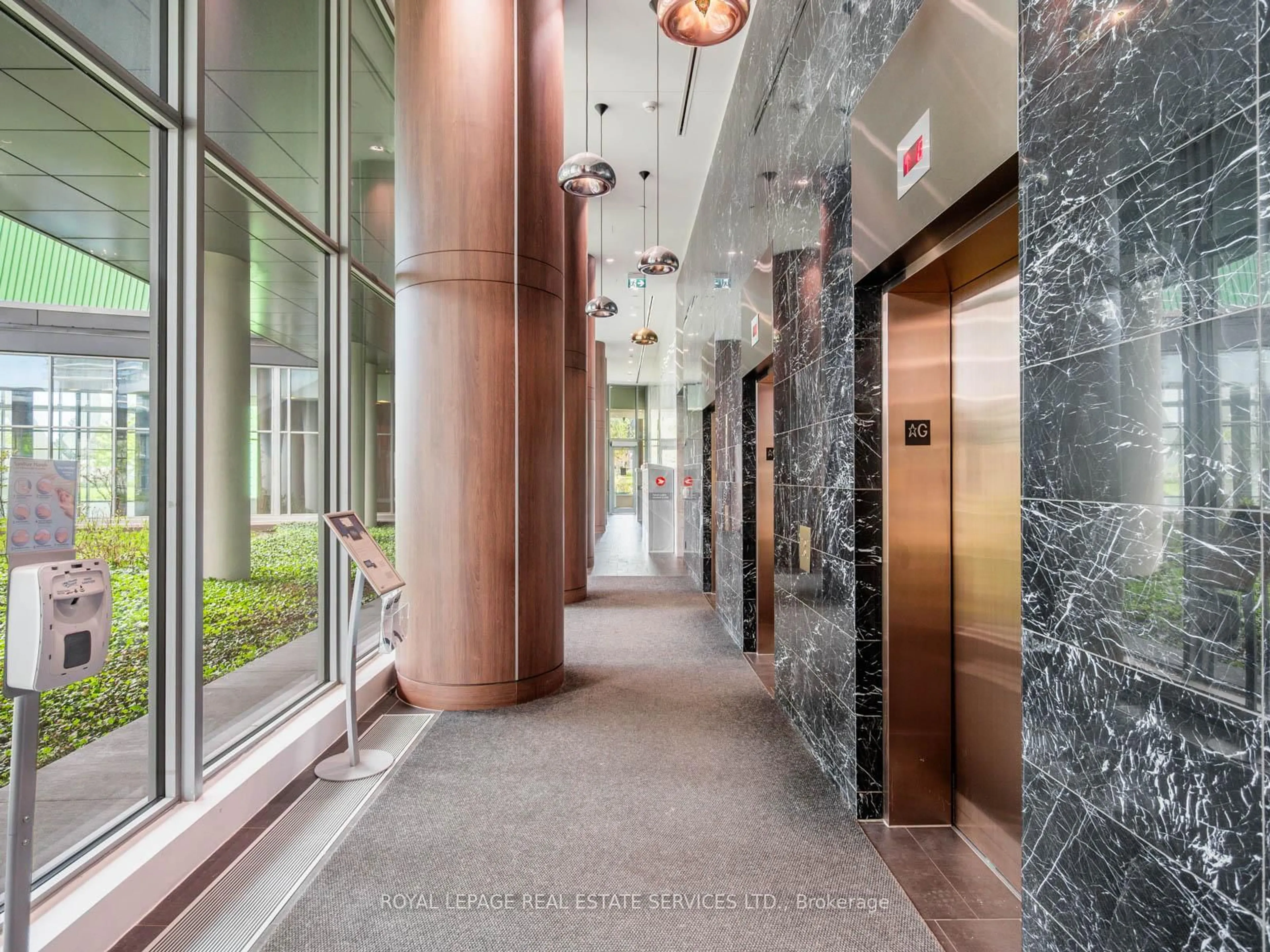 Indoor foyer for 115 McMahon Dr #2003, Toronto Ontario M2K 0E3