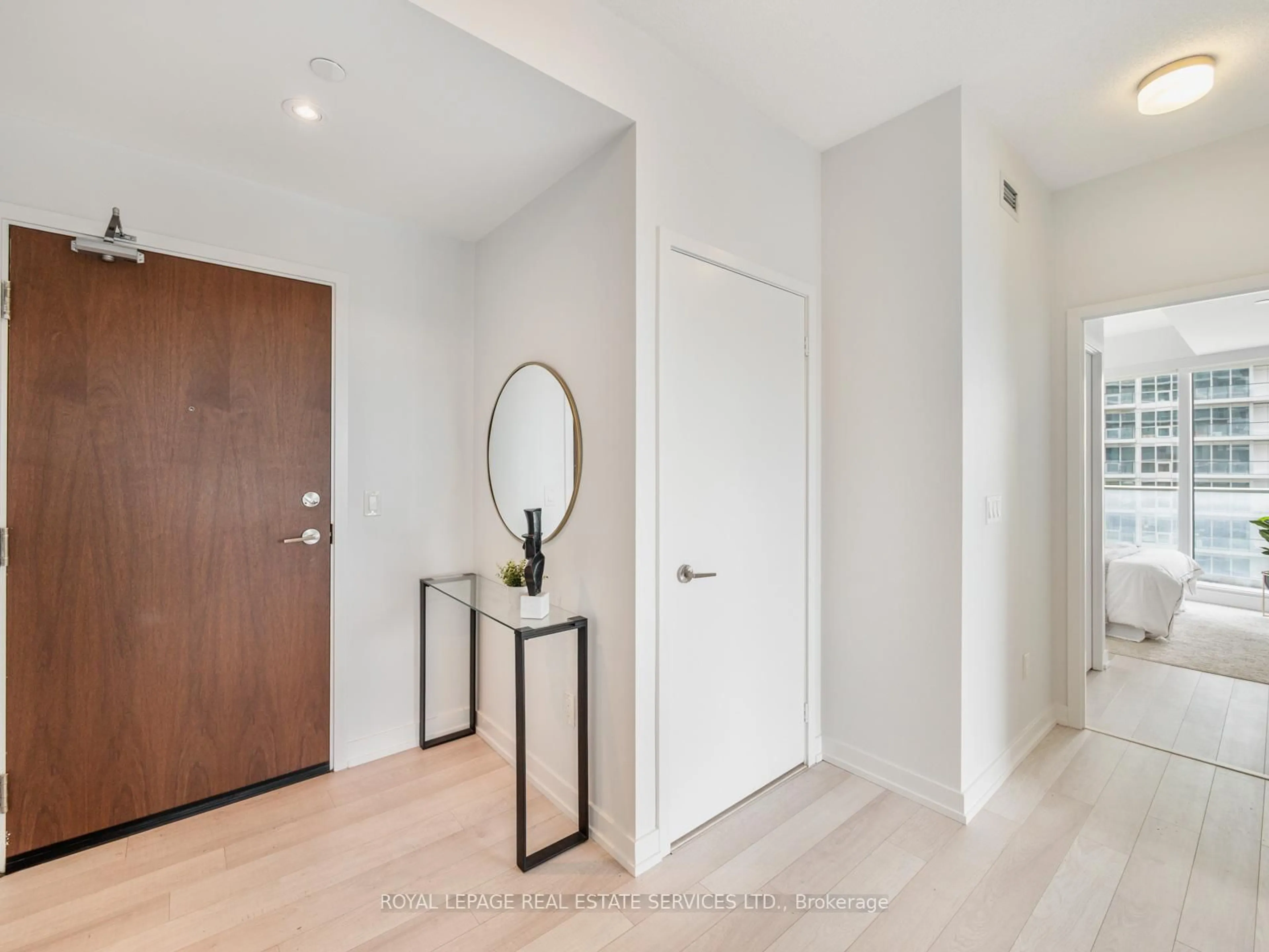 Indoor entryway for 115 McMahon Dr #2003, Toronto Ontario M2K 0E3