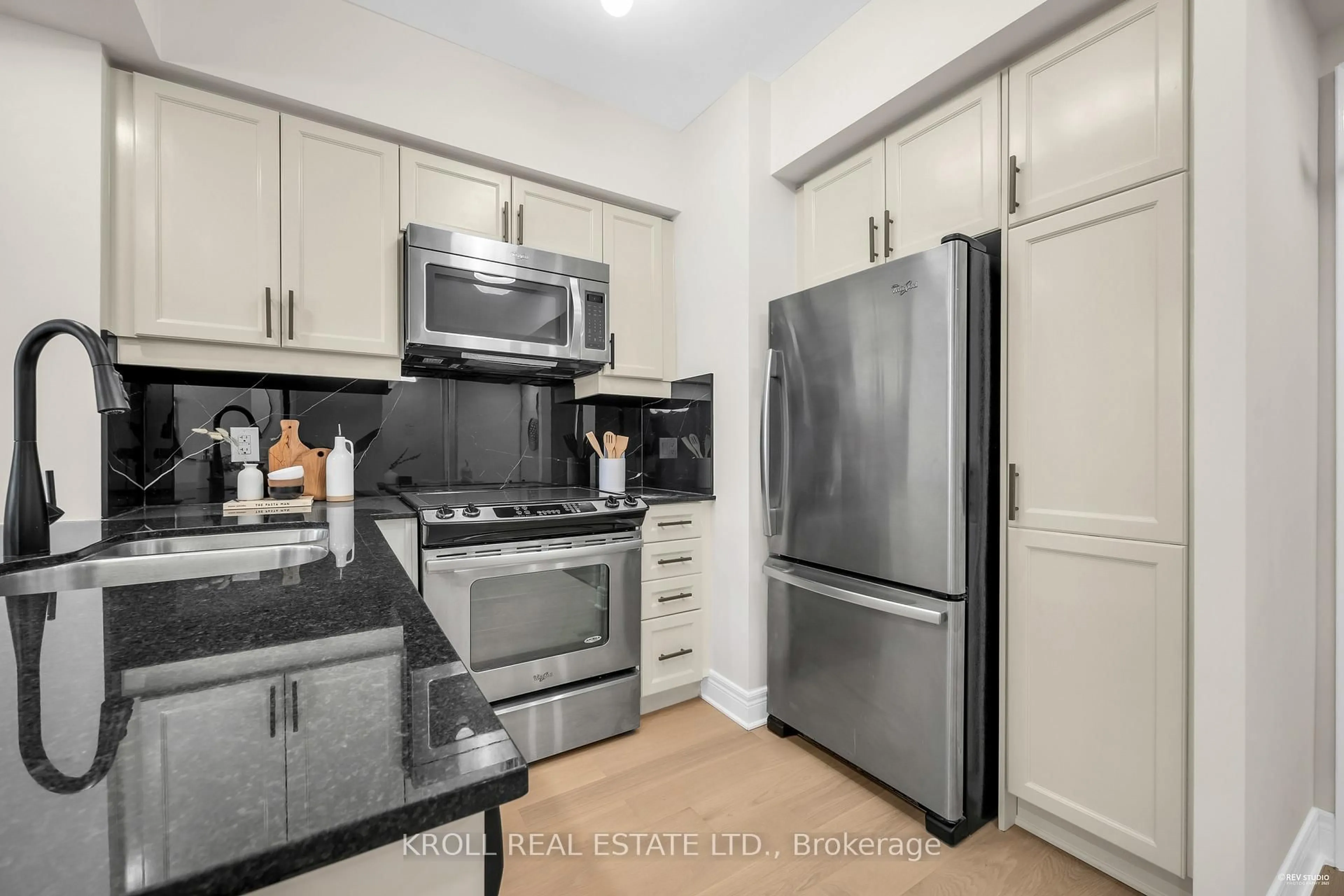 Standard kitchen, unknown for 701 Sheppard Ave #229, Toronto Ontario M3H 0B2