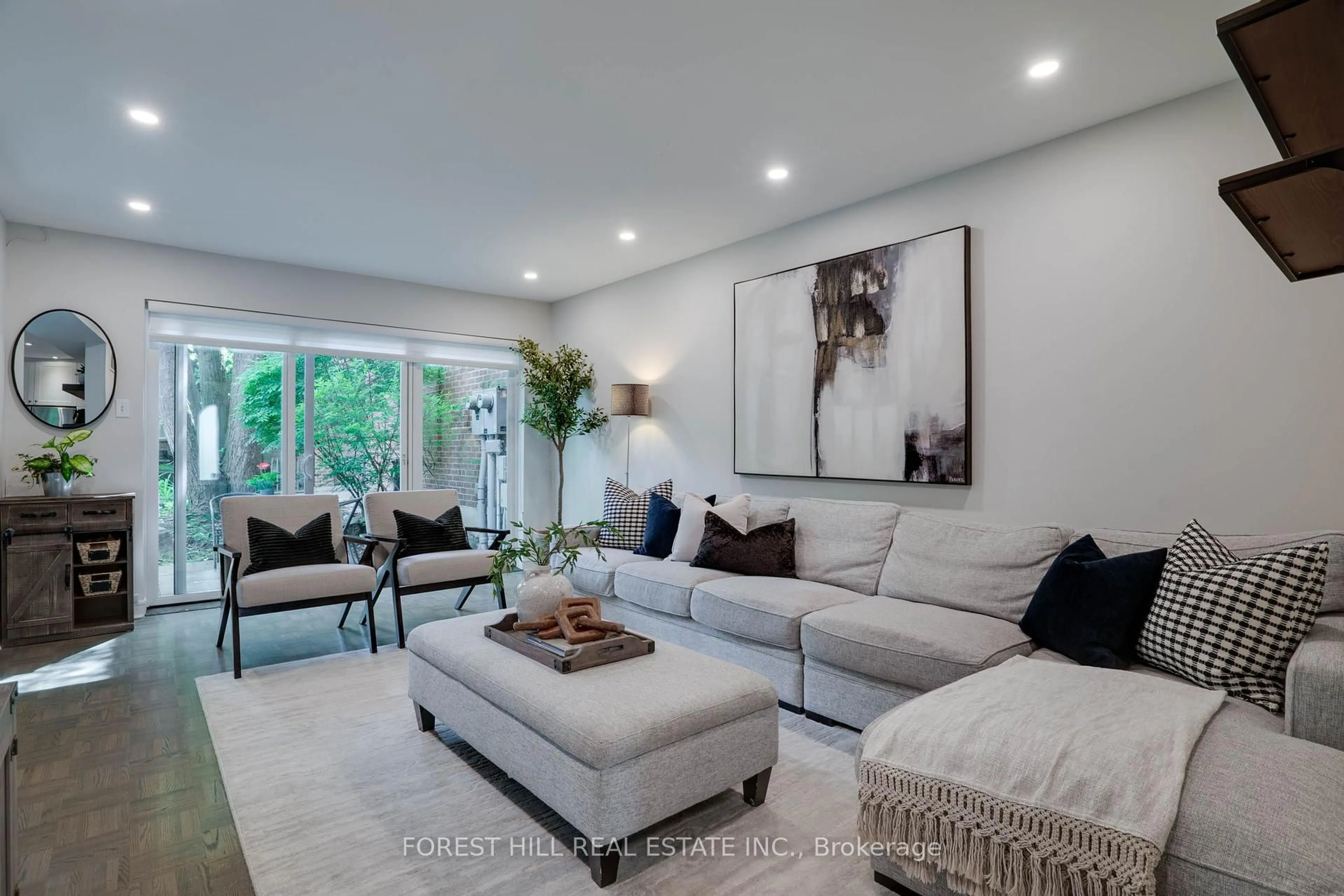 Living room with furniture, unknown for 11 Scenic Mill Way, Toronto Ontario M2L 1S4