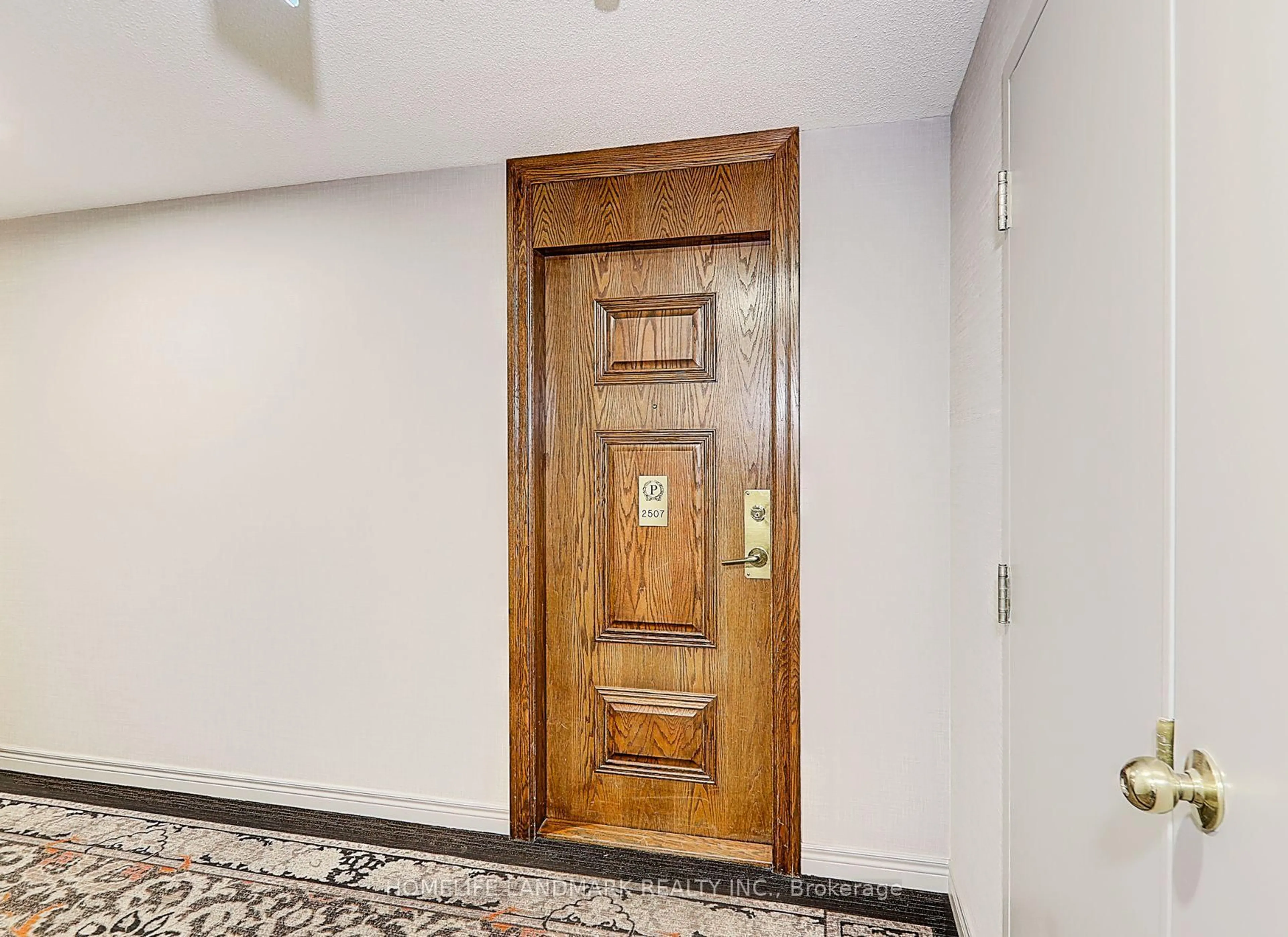 Indoor foyer for 1 Pemberton Ave #2507, Toronto Ontario M2M 4L9