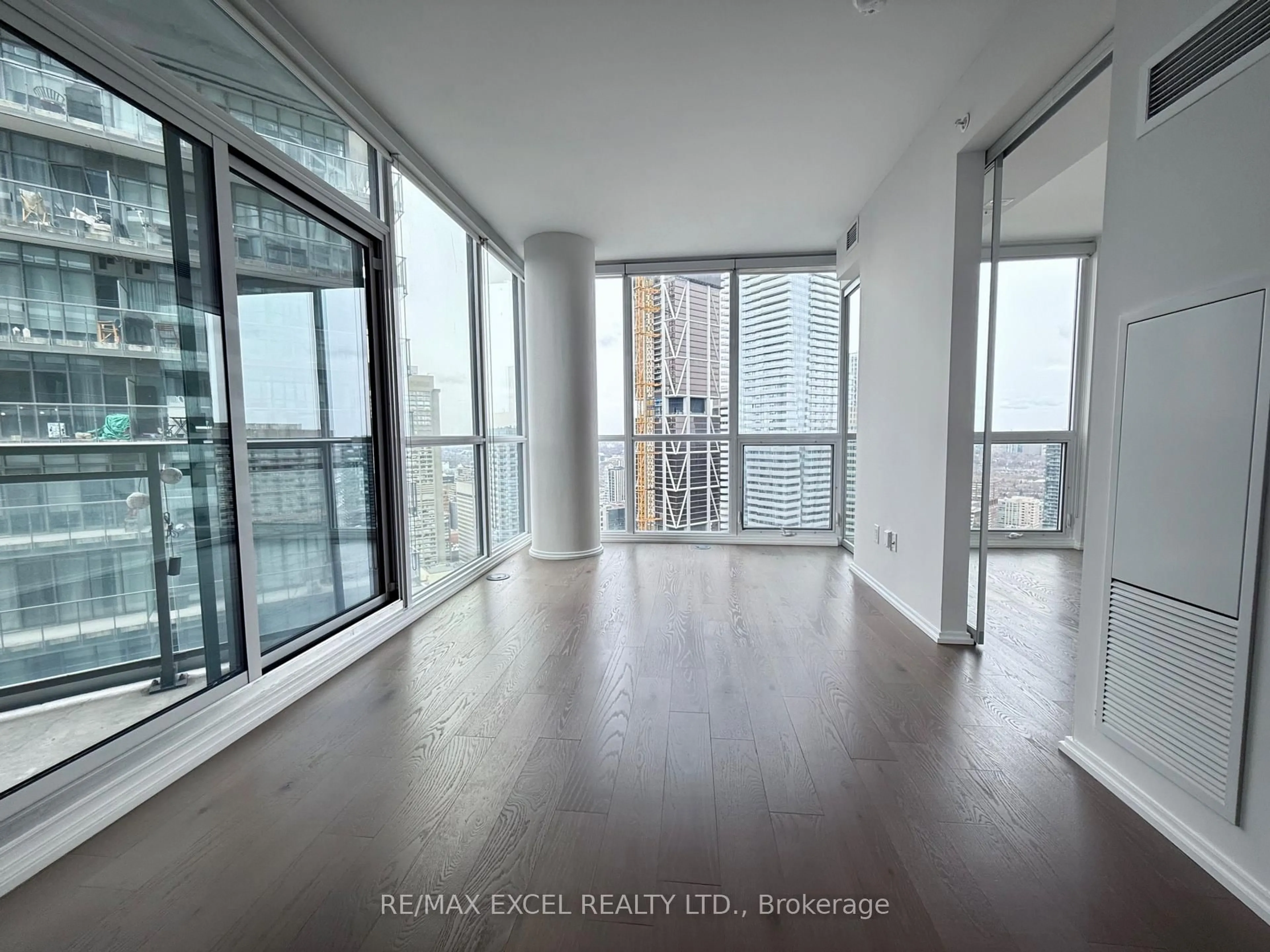 A pic of a room for 45 Charles St #4706, Toronto Ontario M4Y 0B8