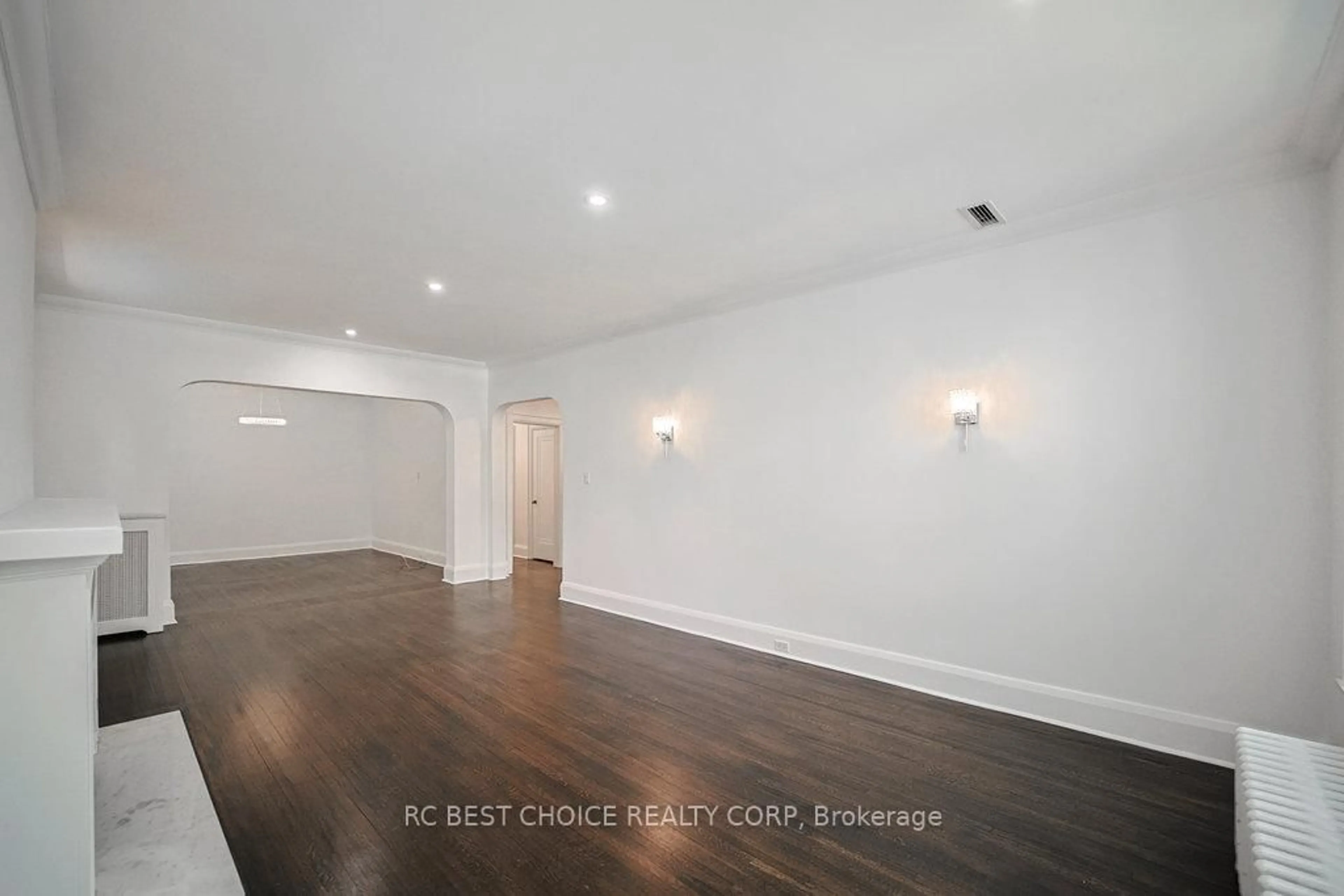 A pic of a room for 29 Whitehall Rd, Toronto Ontario M4W 2C5