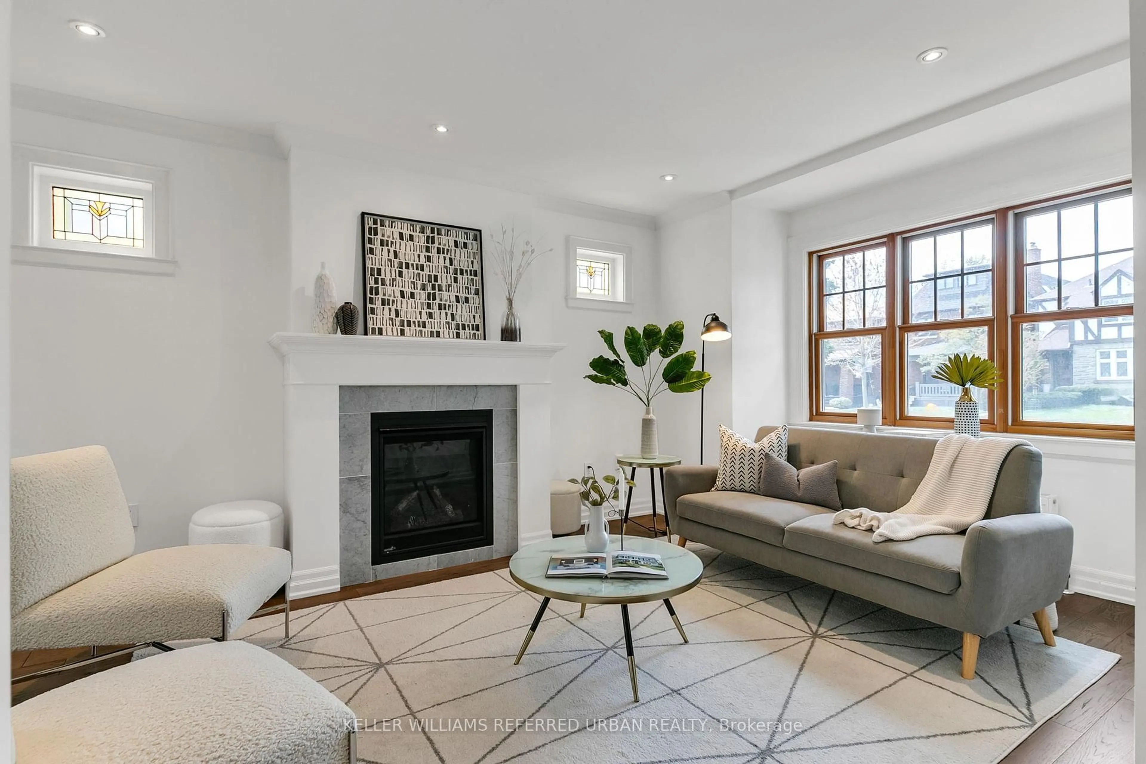 Living room with furniture, unknown for 21 Donegall Dr, Toronto Ontario M4G 3G6