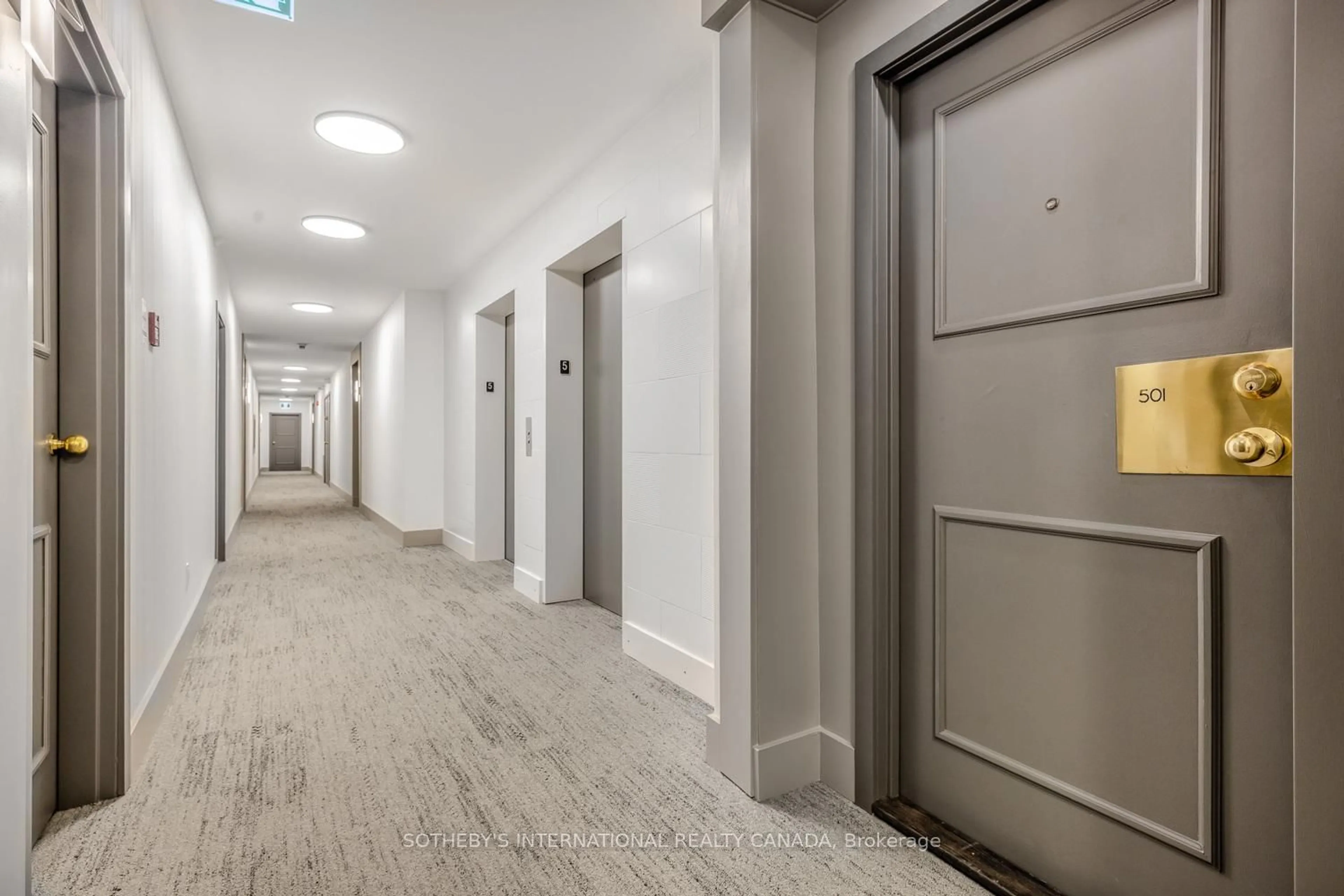 Indoor foyer for 96 Fifeshire Rd #501, Toronto Ontario M2L 2X9
