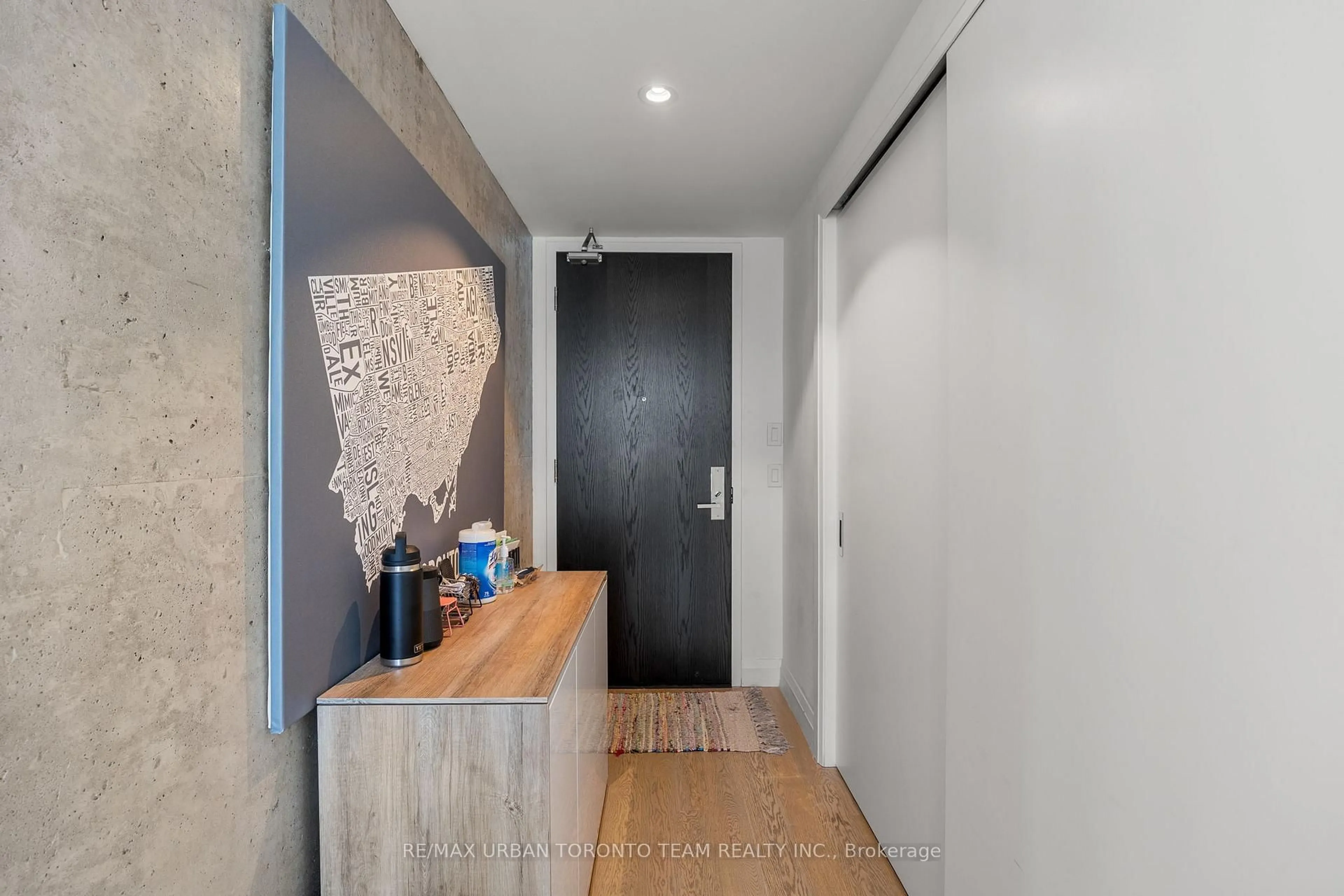 Indoor entryway for 224 King St #2804, Toronto Ontario M5H 0A6