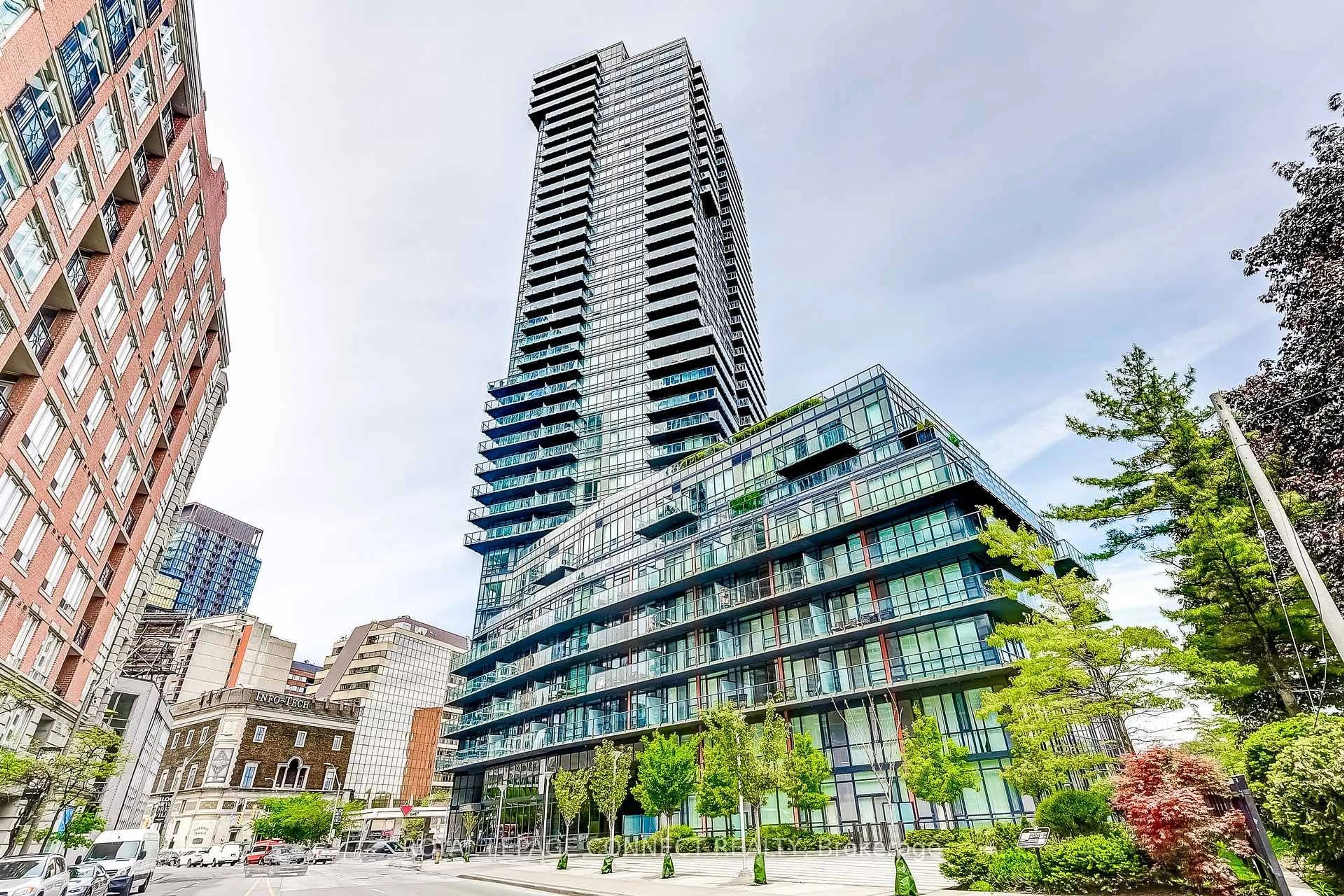 Patio, unknown for 825 Church St #601, Toronto Ontario M4W 3Z4