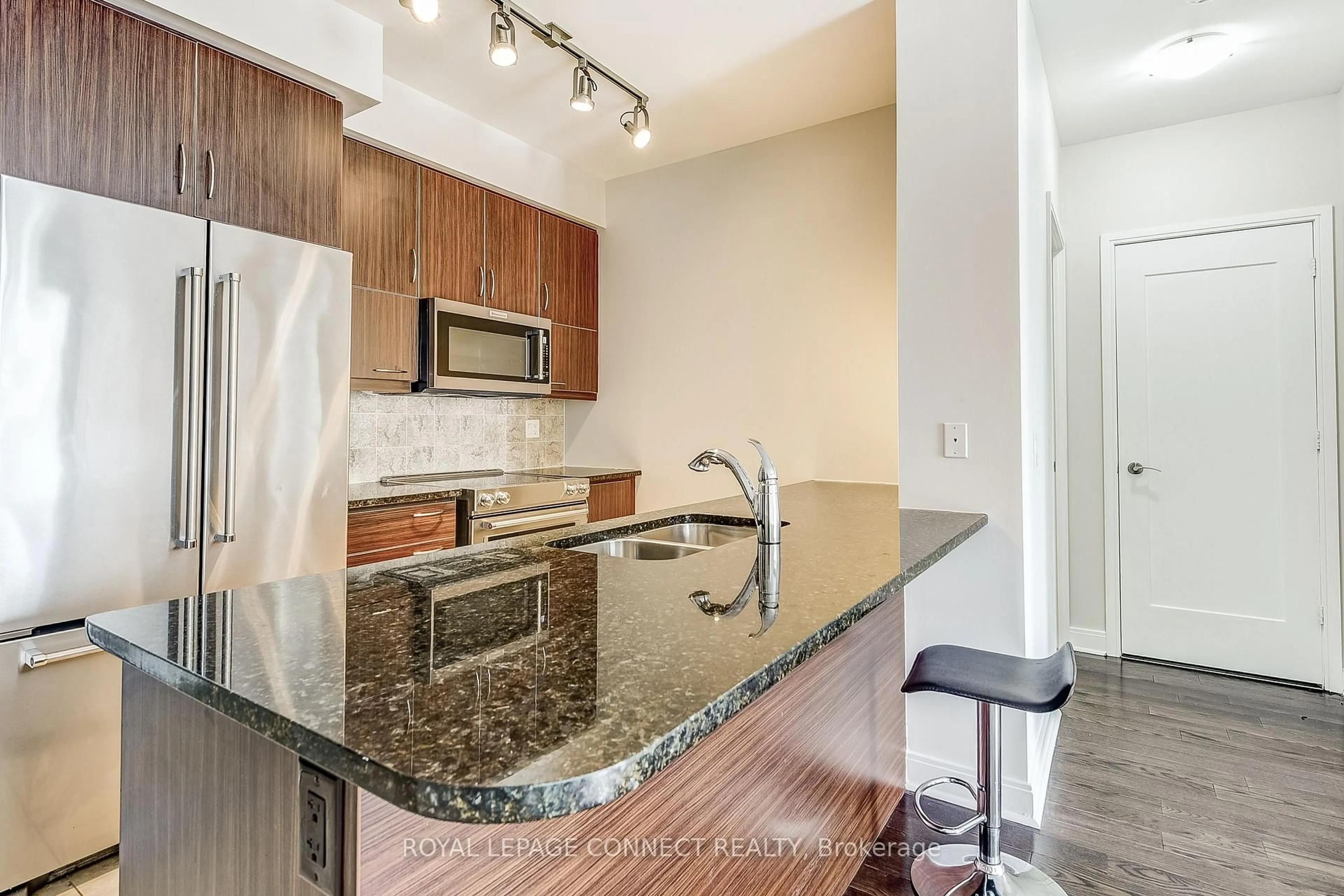 Standard kitchen, ceramic/tile floor for 825 Church St #601, Toronto Ontario M4W 3Z4