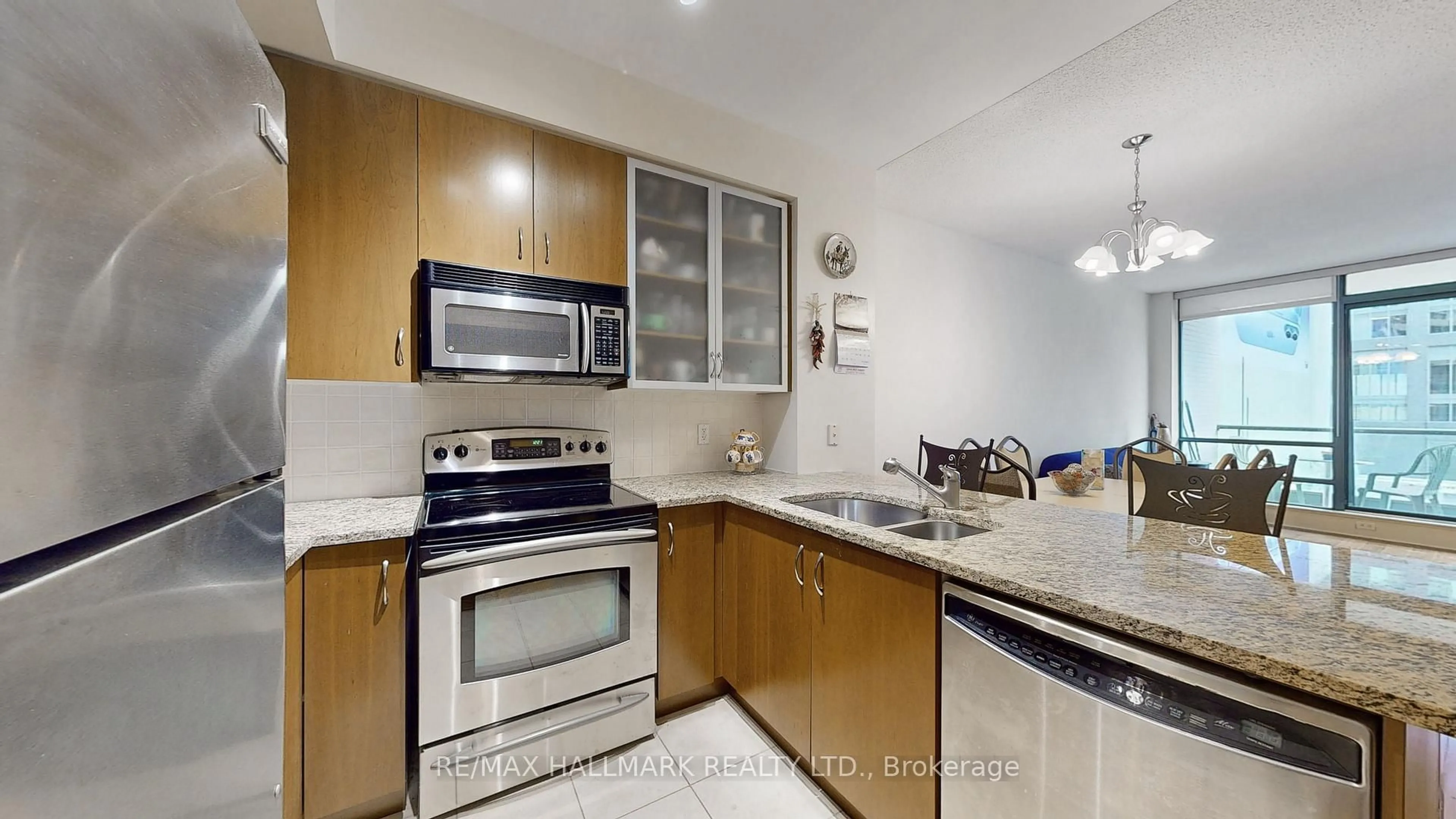 Standard kitchen, unknown for 438 King St #414, Toronto Ontario M5V 3T9