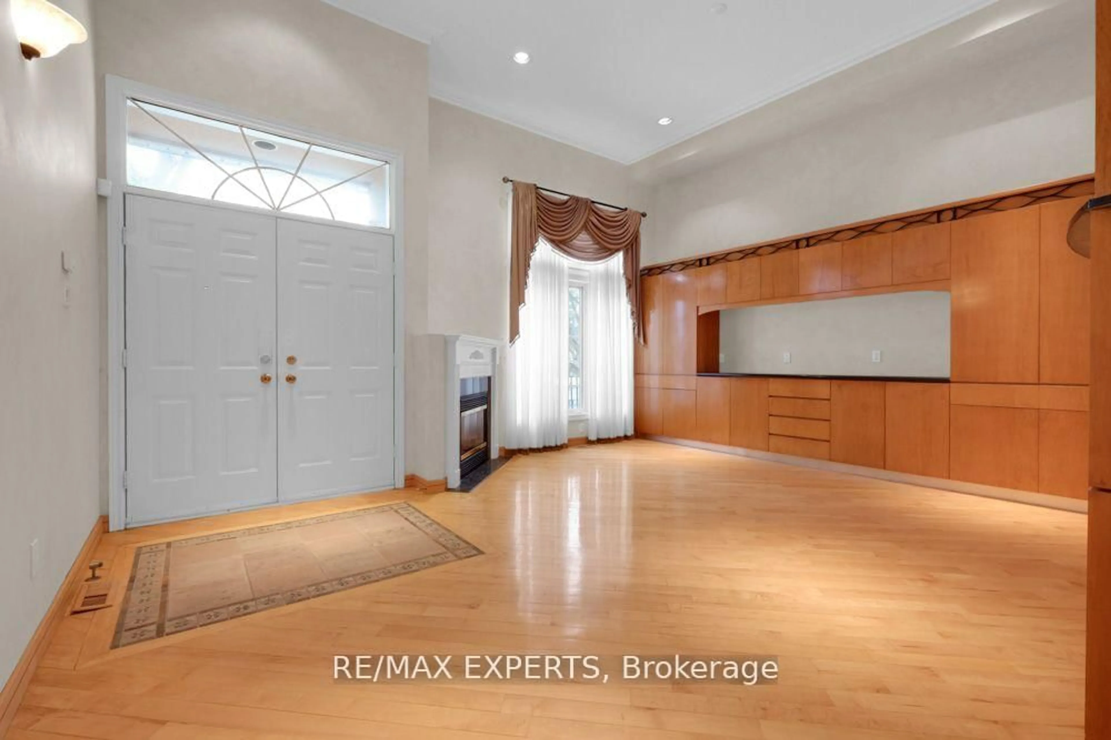 Indoor entryway for 3348 Bayview Ave #I, Toronto Ontario M2M 3R9