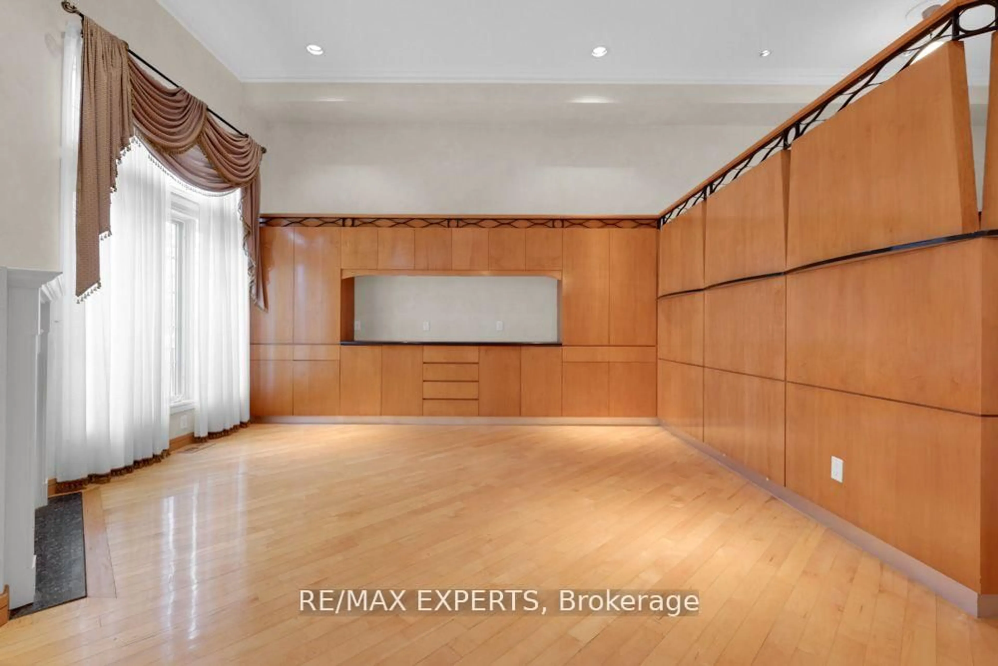 Unknown for 3348 Bayview Ave #I, Toronto Ontario M2M 3R9