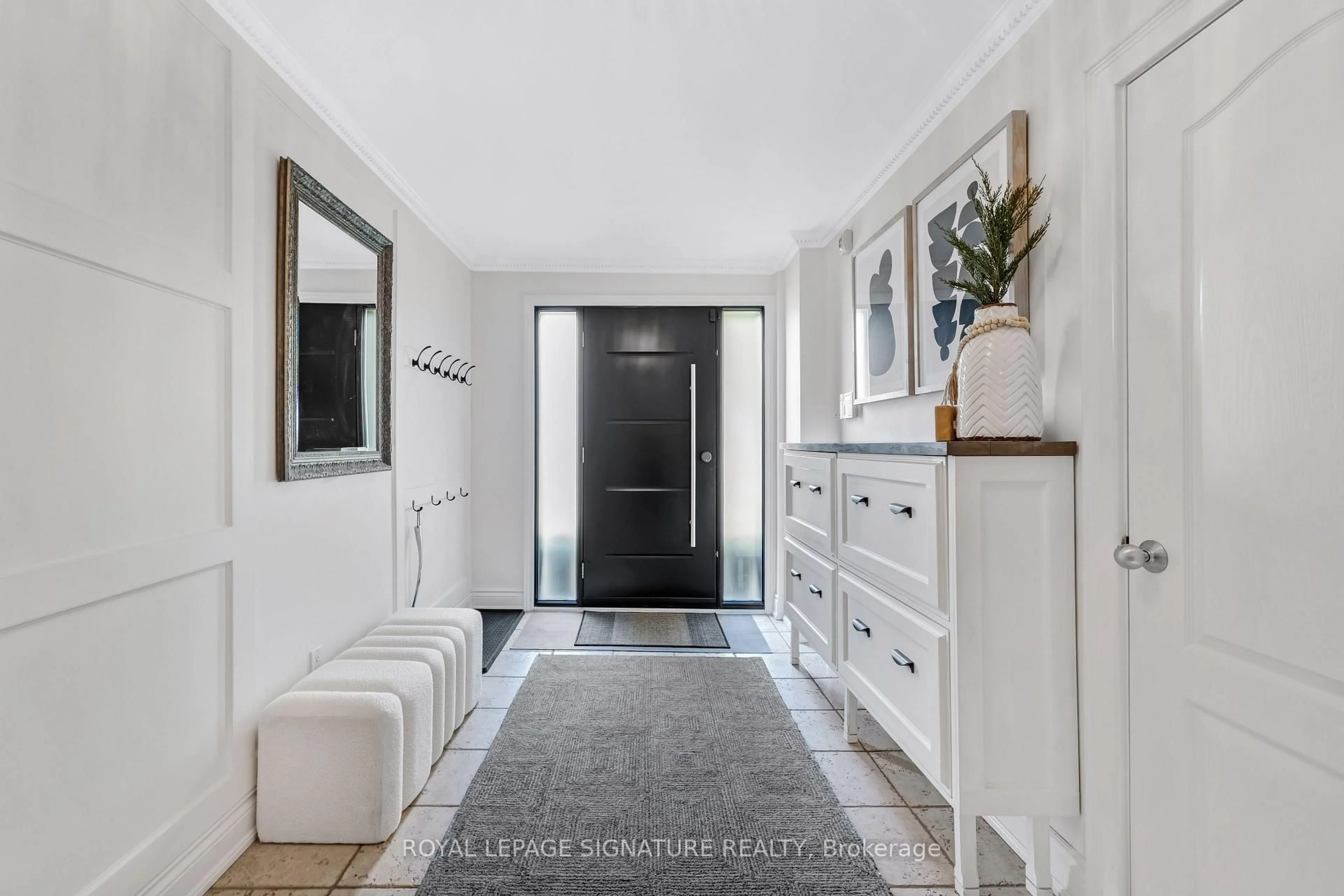 Indoor entryway for 21 Page Ave, Toronto Ontario M2K 2B3