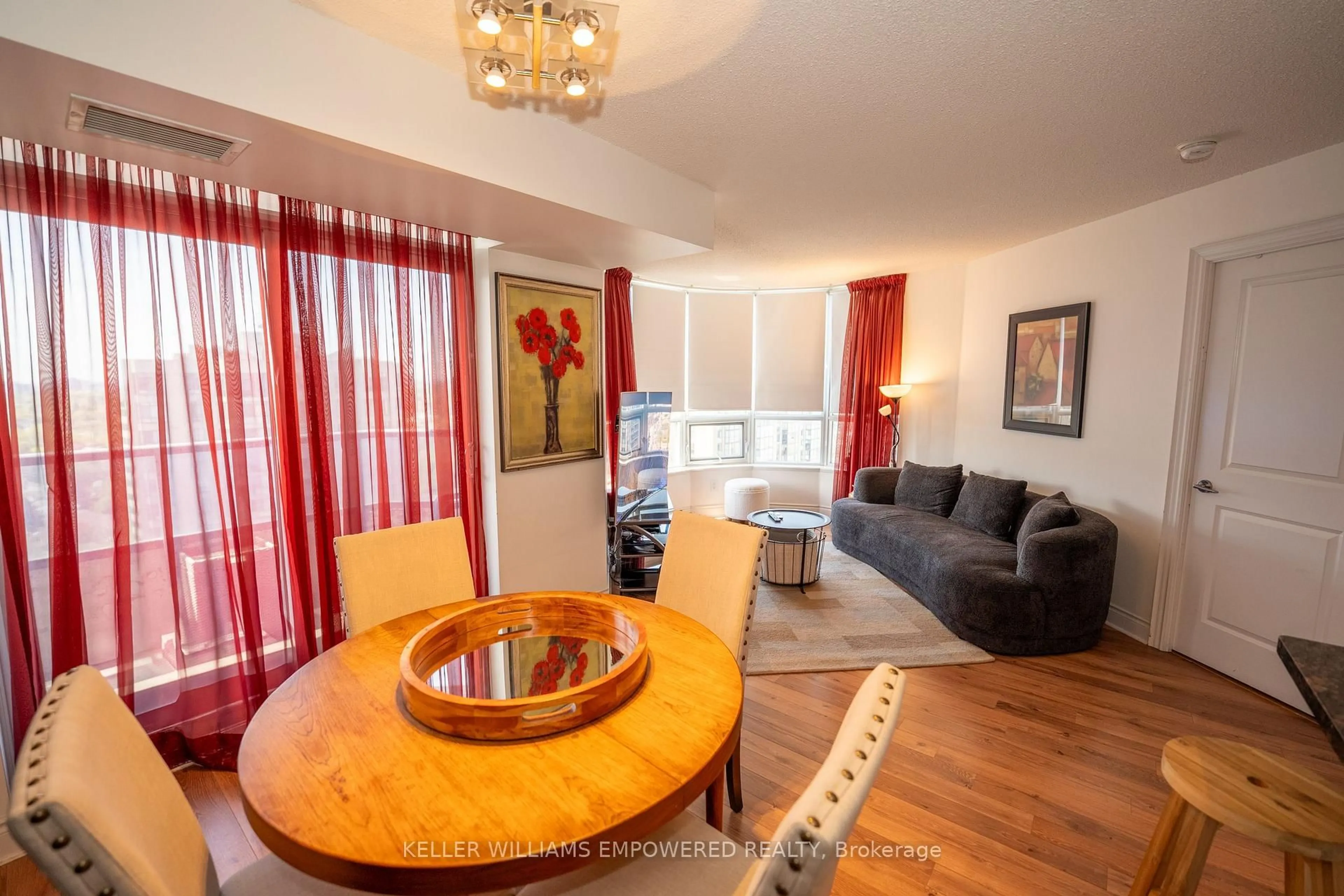 Living room with furniture, wood/laminate floor for 500 Doris Ave #2029, Toronto Ontario M2N 0C1