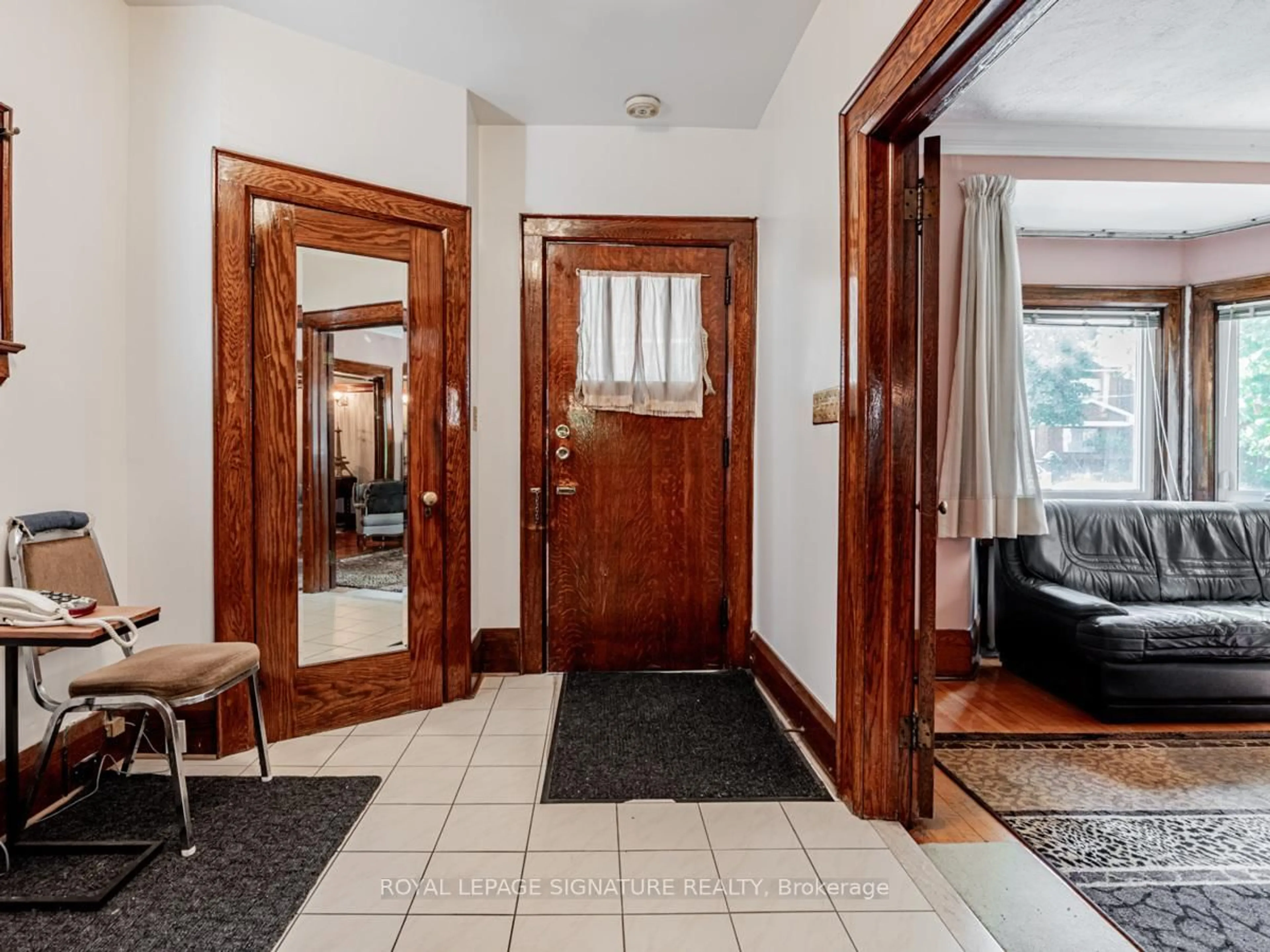 Indoor entryway for 55 Pinewood Ave, Toronto Ontario M6C 2V2