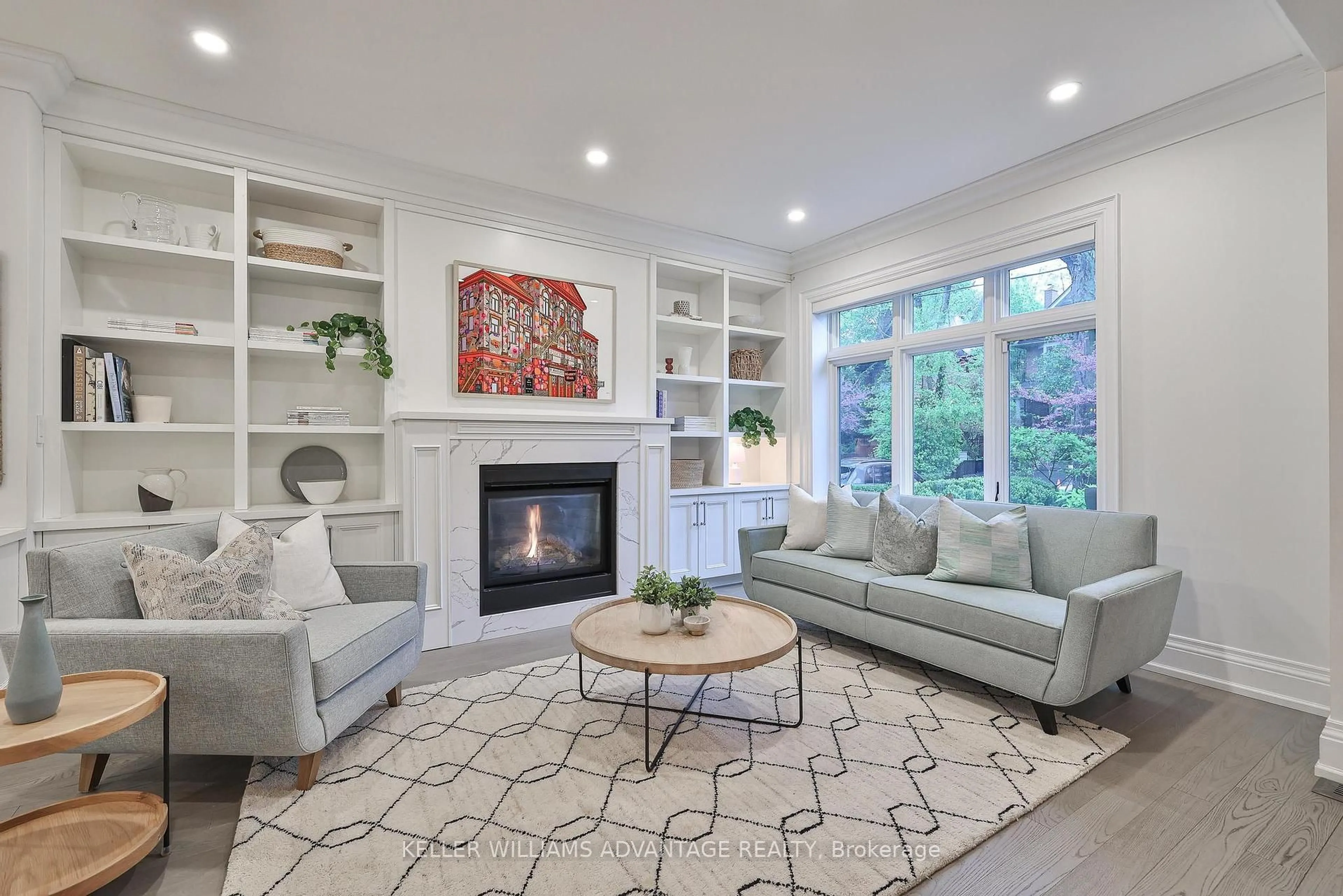 Living room with furniture, unknown for 37 Farnham Ave, Toronto Ontario M4V 1H6
