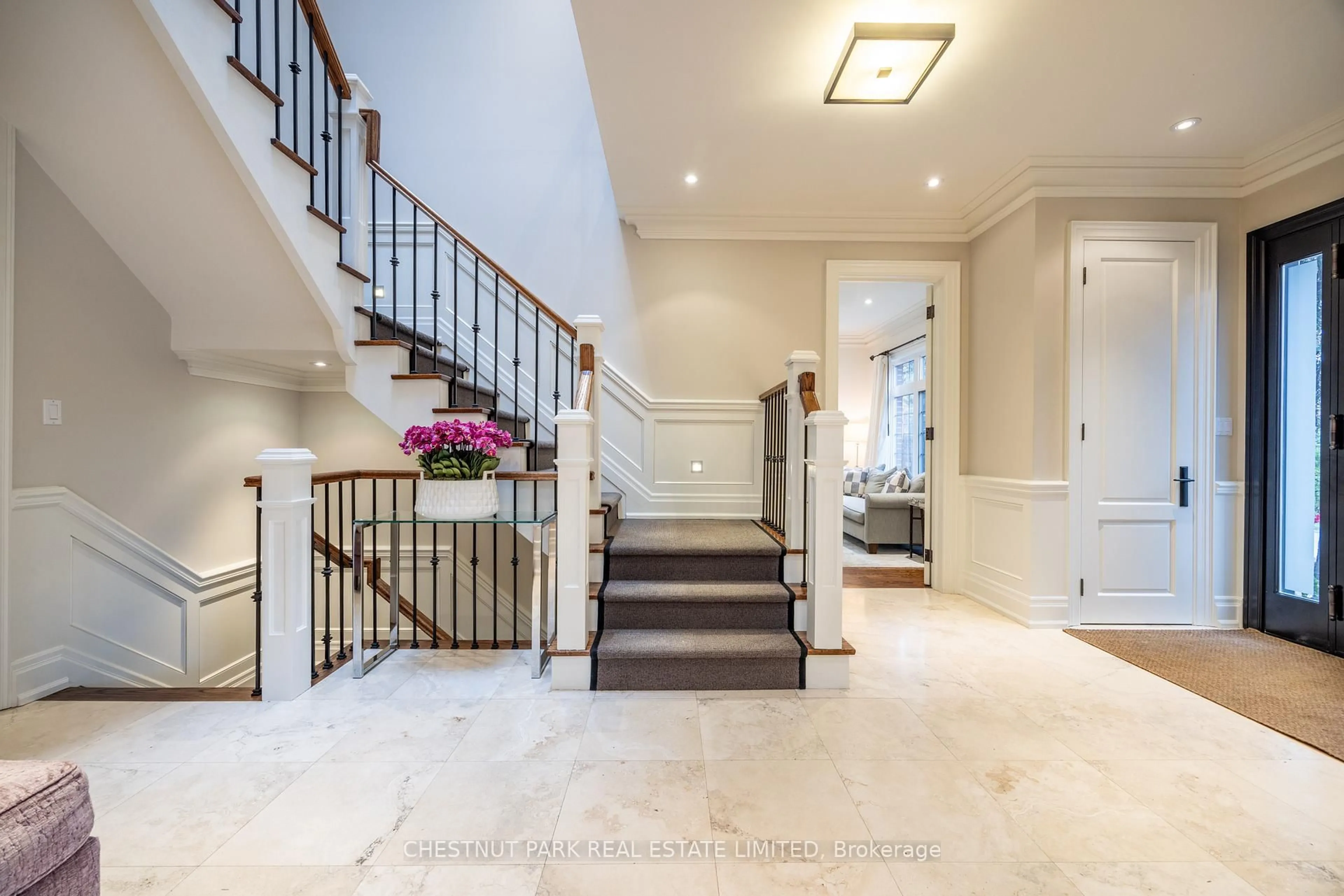 Indoor foyer for 102 Mildenhall Rd, Toronto Ontario M4N 3H5