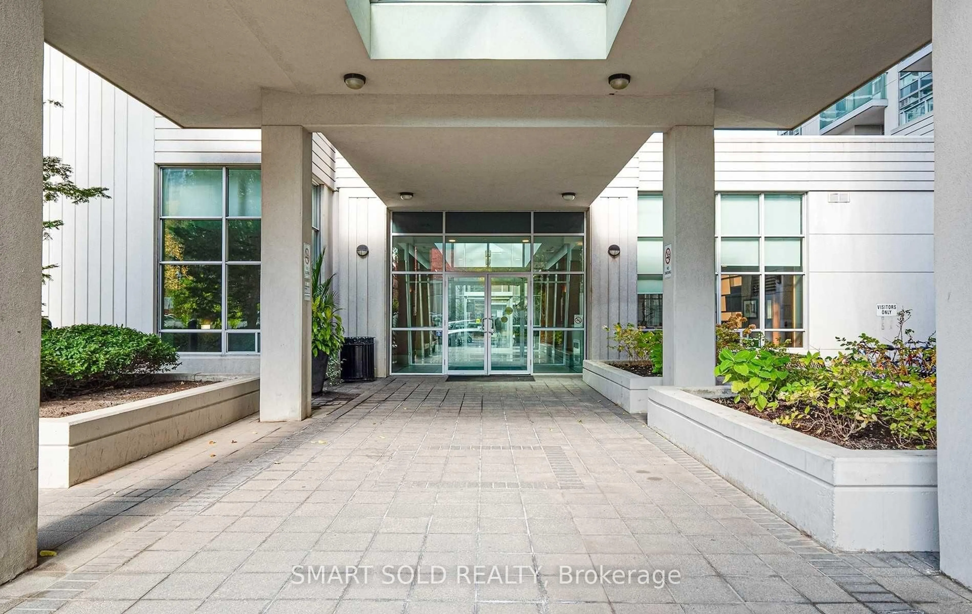 Indoor foyer for 35 Bales Ave #309, Toronto Ontario M2N 7L7