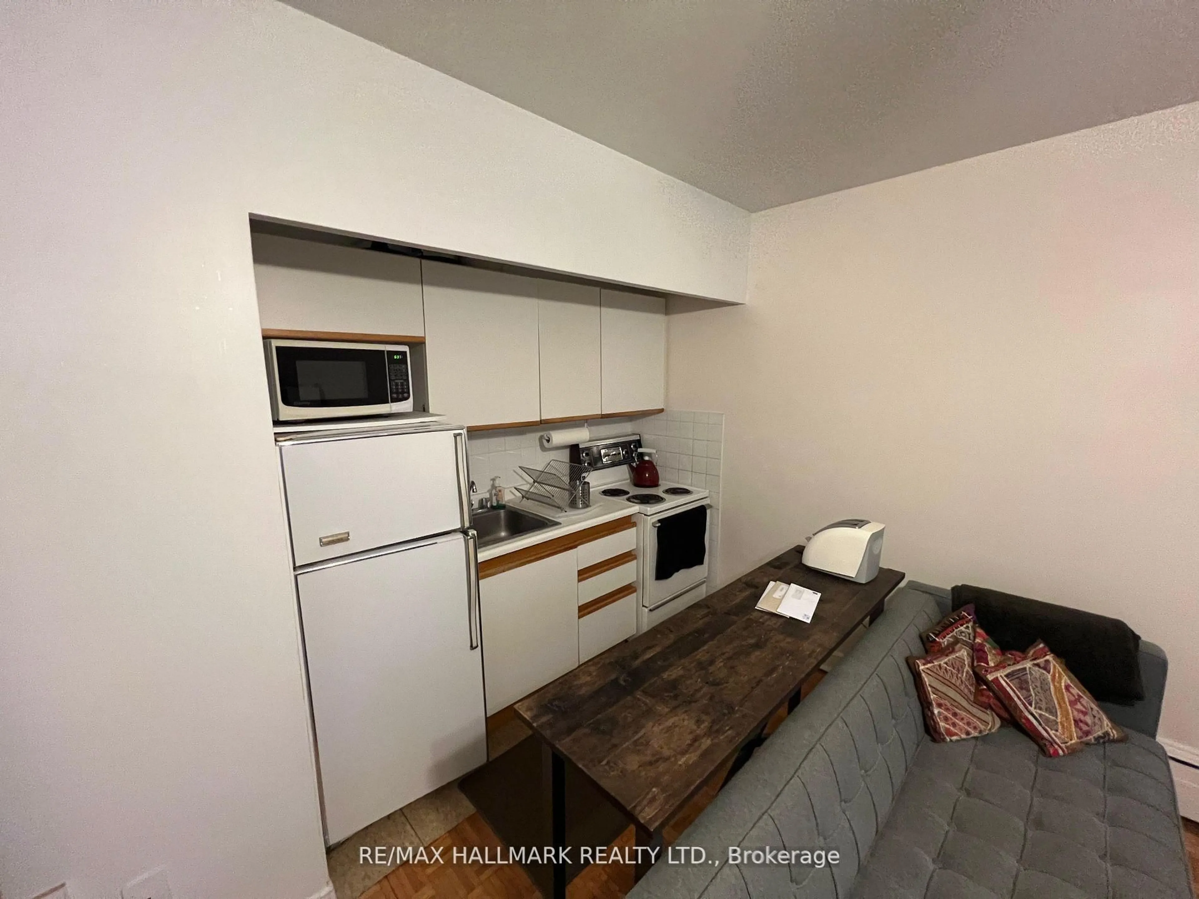 Standard kitchen, unknown for 21 Thelma Ave #103, Toronto Ontario M4V 1X8