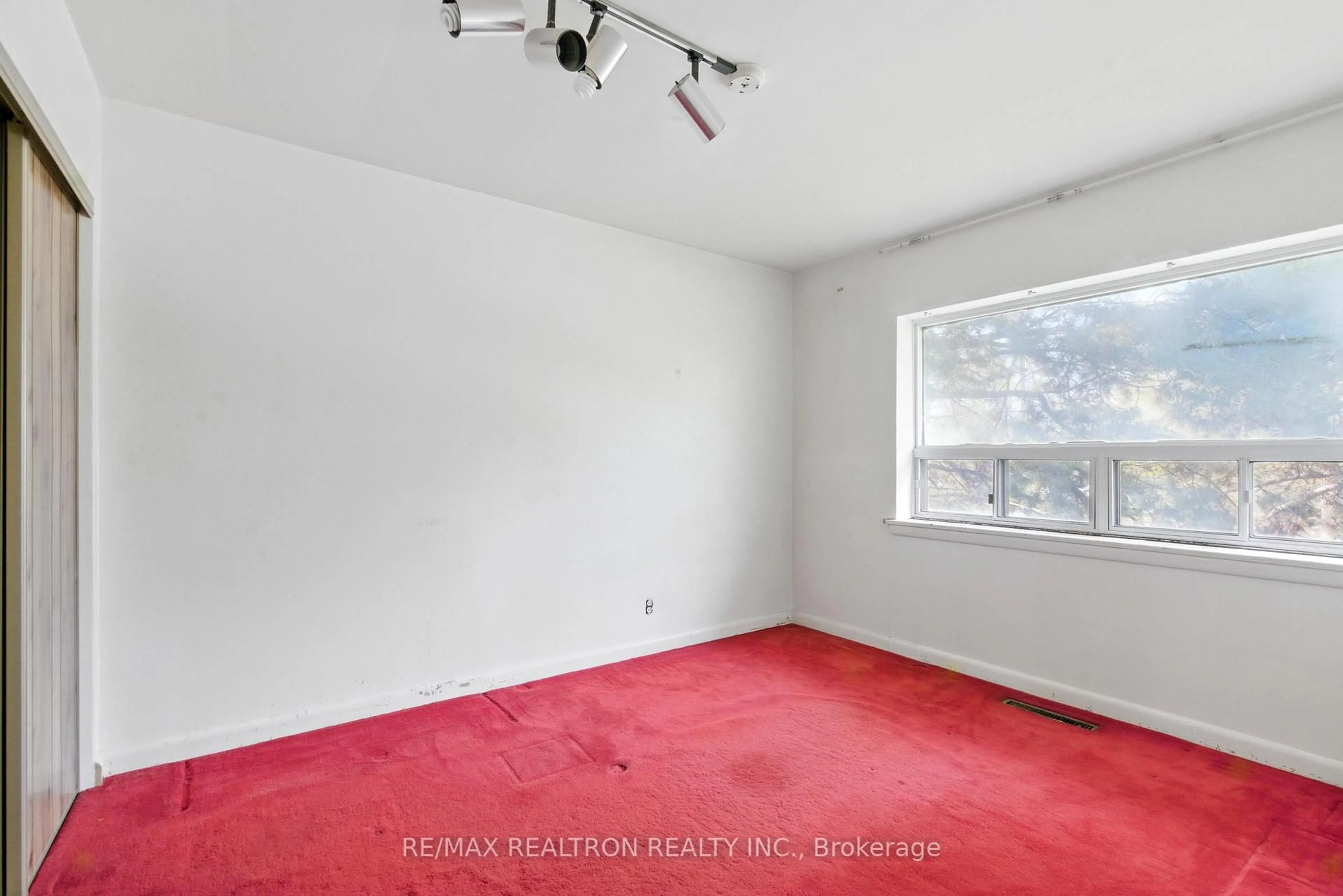 A pic of a room for 104 Barber Greene Rd, Toronto Ontario M3C 2A4