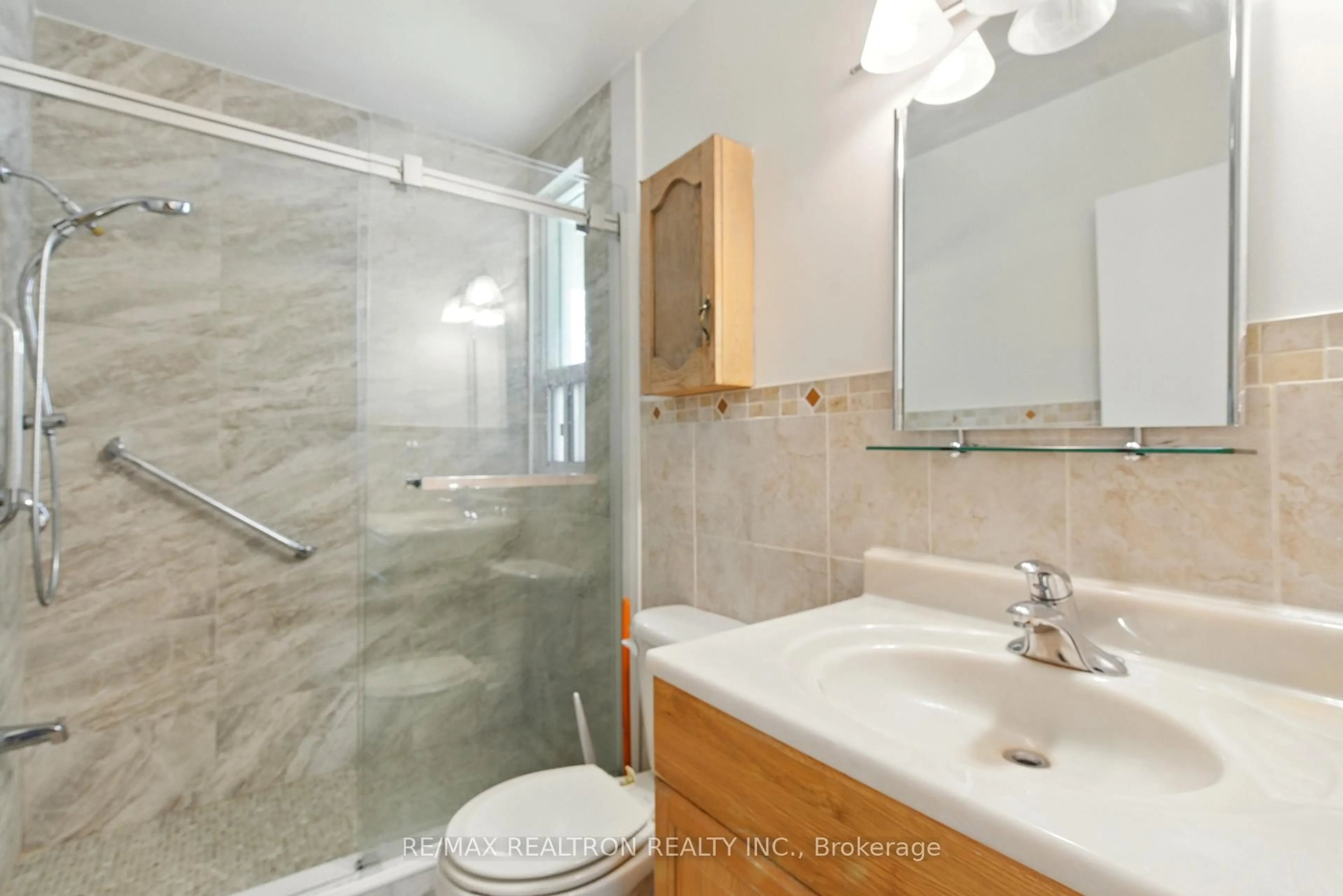 Standard bathroom, ceramic/tile floor for 104 Barber Greene Rd, Toronto Ontario M3C 2A4