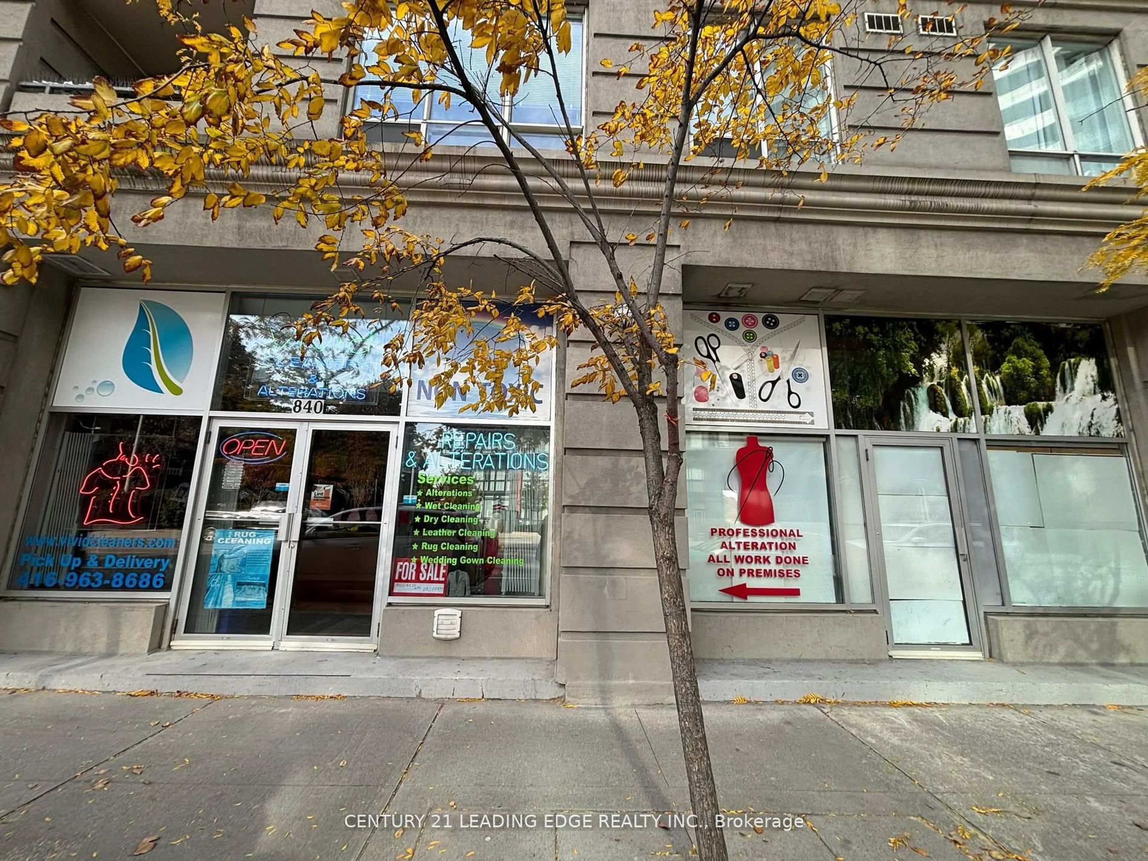 Indoor foyer for 840 Church St #6 & 7, Toronto Ontario M4W 3Y5