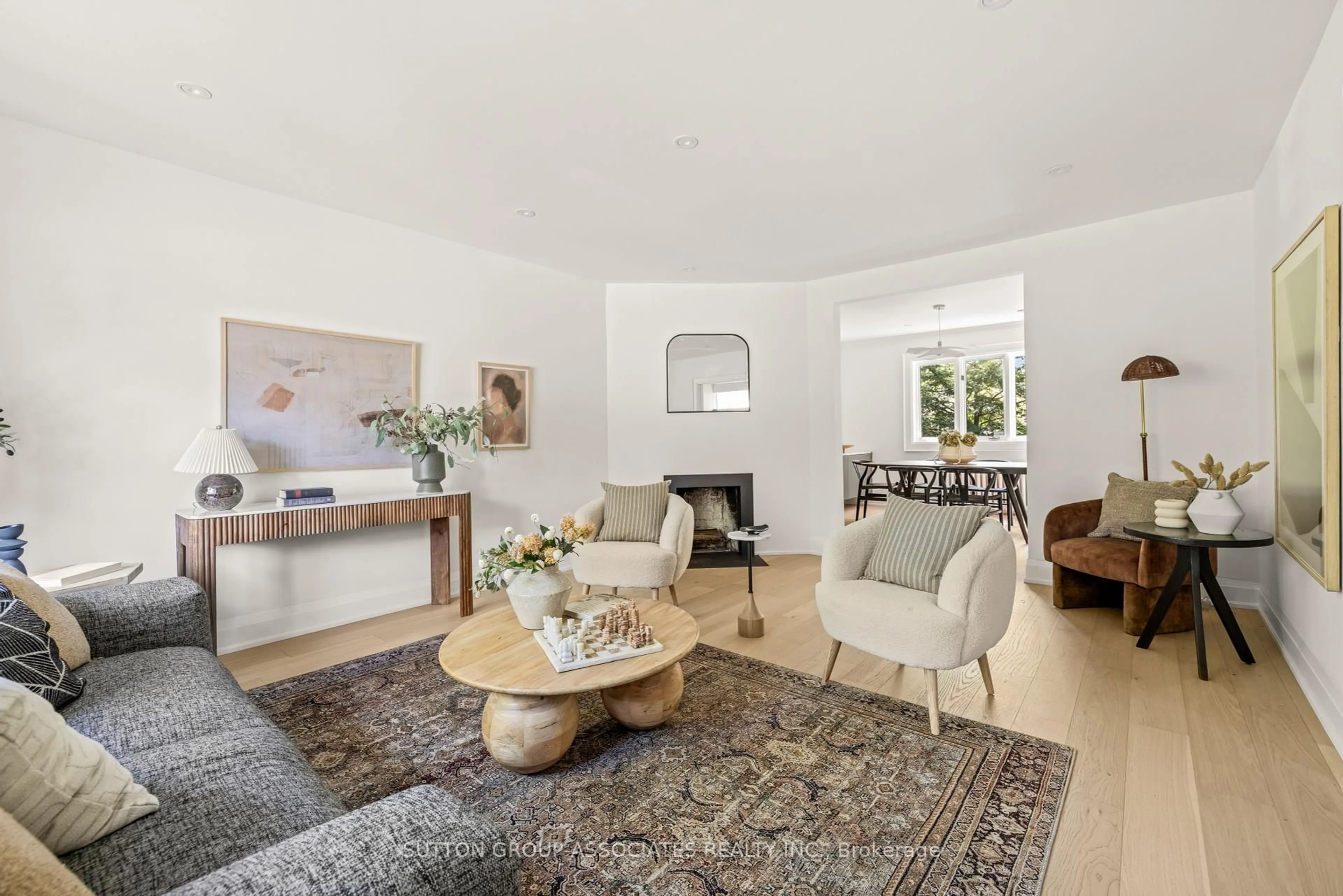 Living room with furniture, unknown for 41 Nina St, Toronto Ontario M5R 1Z5