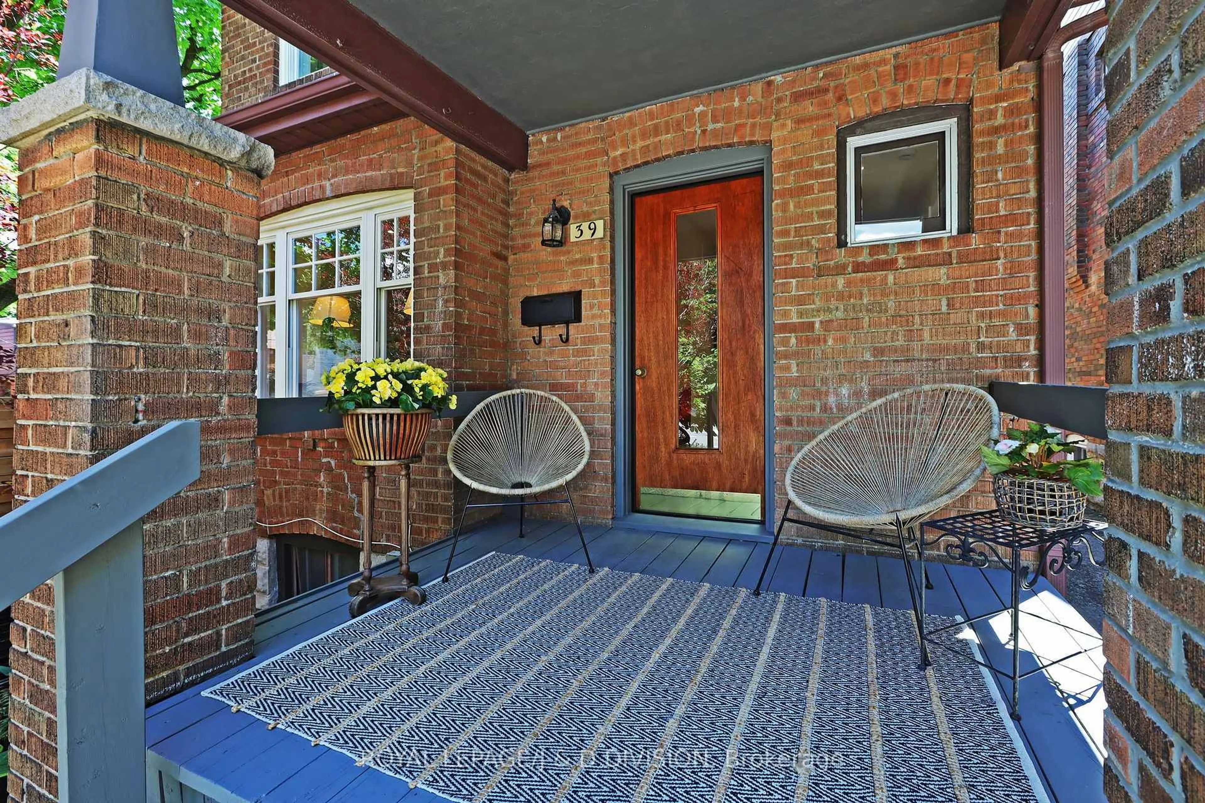 Patio, street for 39 Tilson Rd, Toronto Ontario M4S 1P3