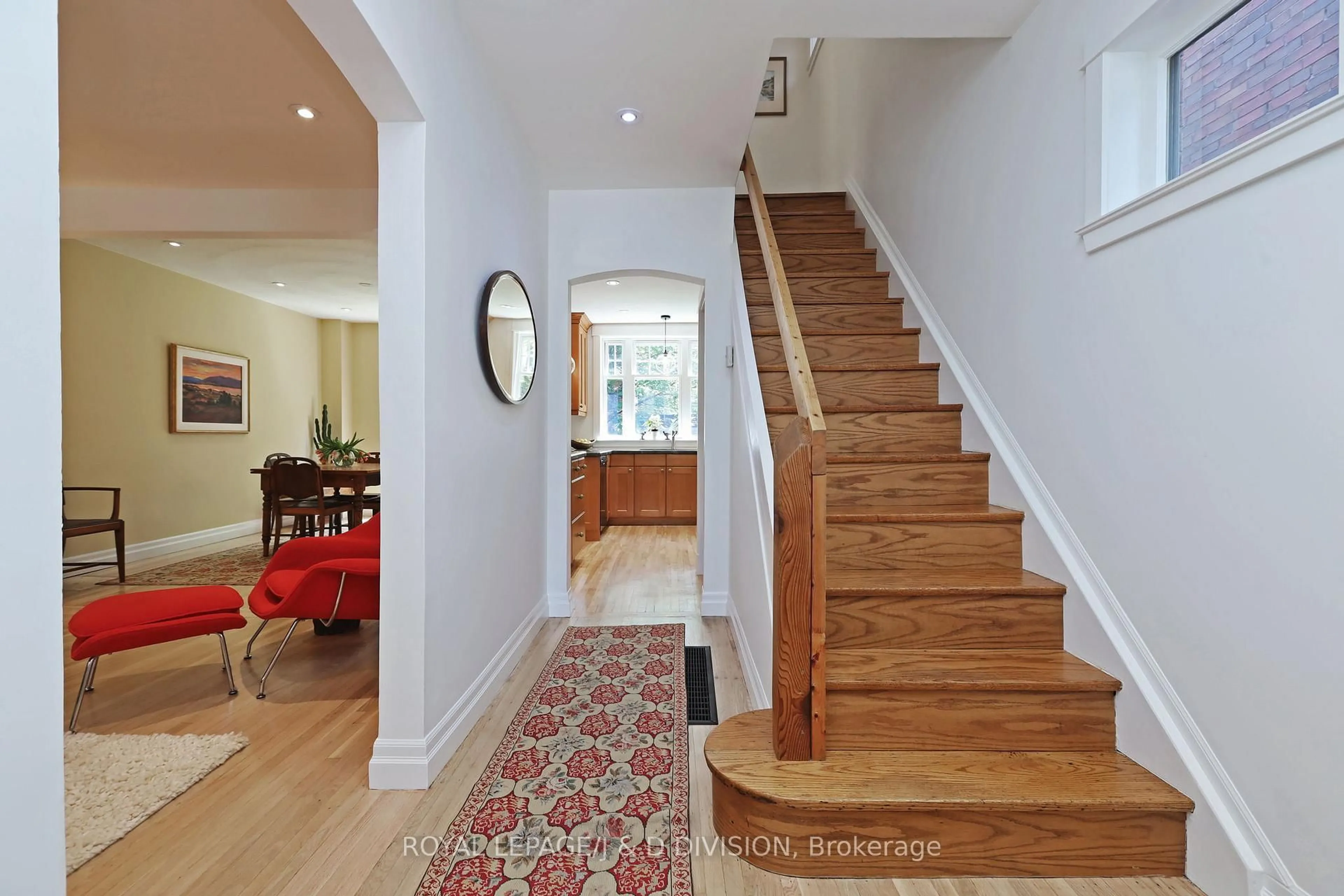 Indoor entryway for 39 Tilson Rd, Toronto Ontario M4S 1P3