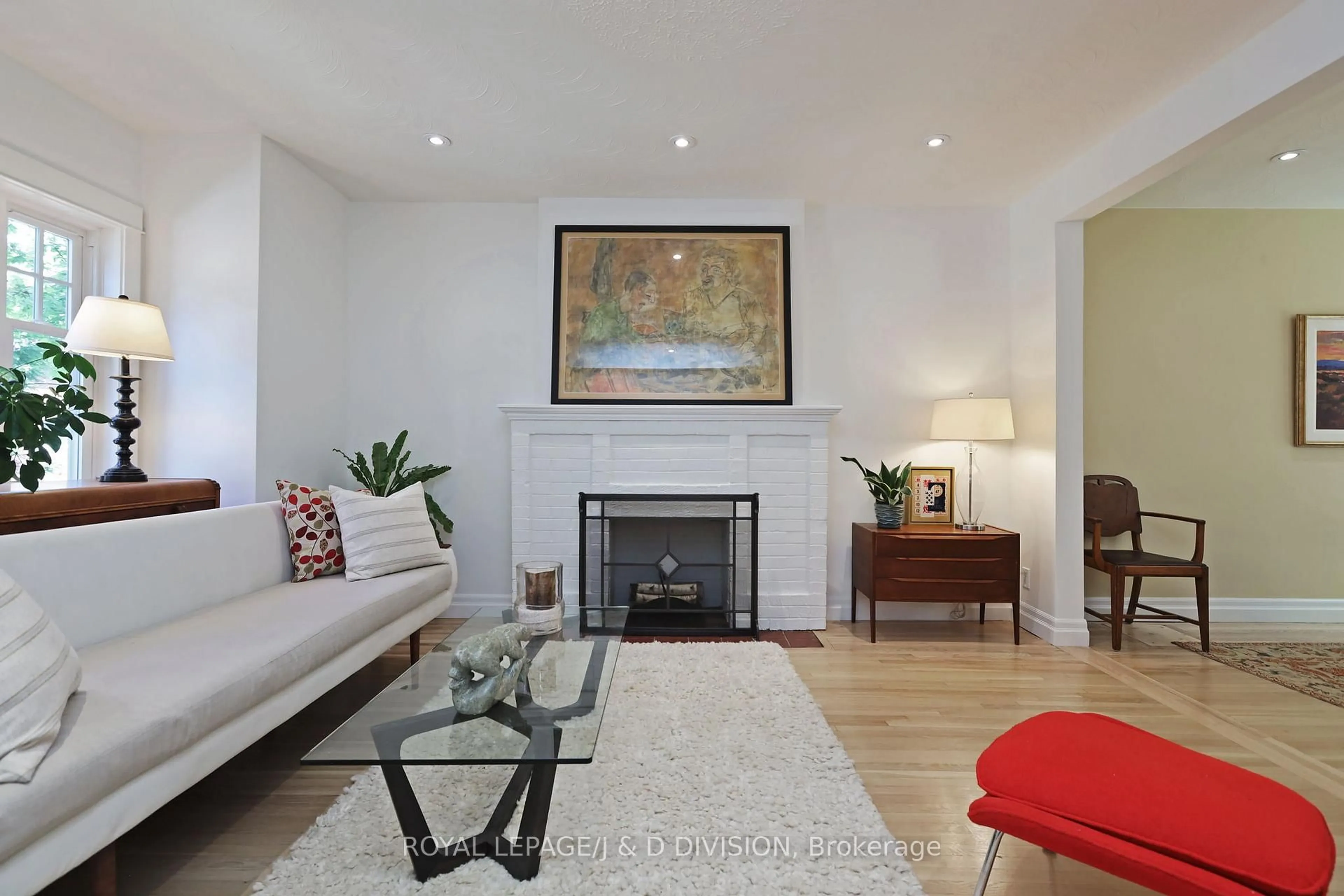 Living room with furniture, wood/laminate floor for 39 Tilson Rd, Toronto Ontario M4S 1P3