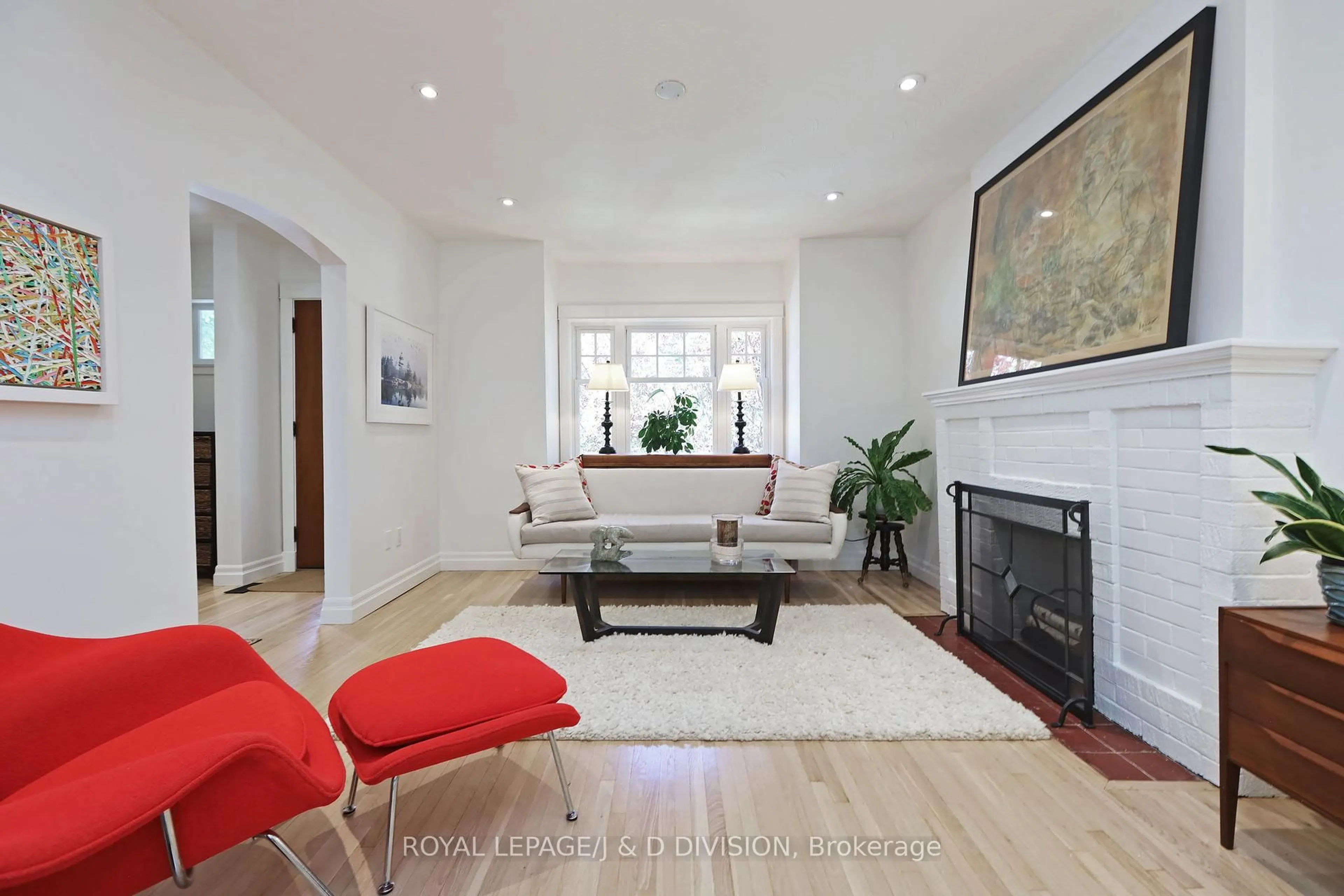 Living room with furniture, unknown for 39 Tilson Rd, Toronto Ontario M4S 1P3