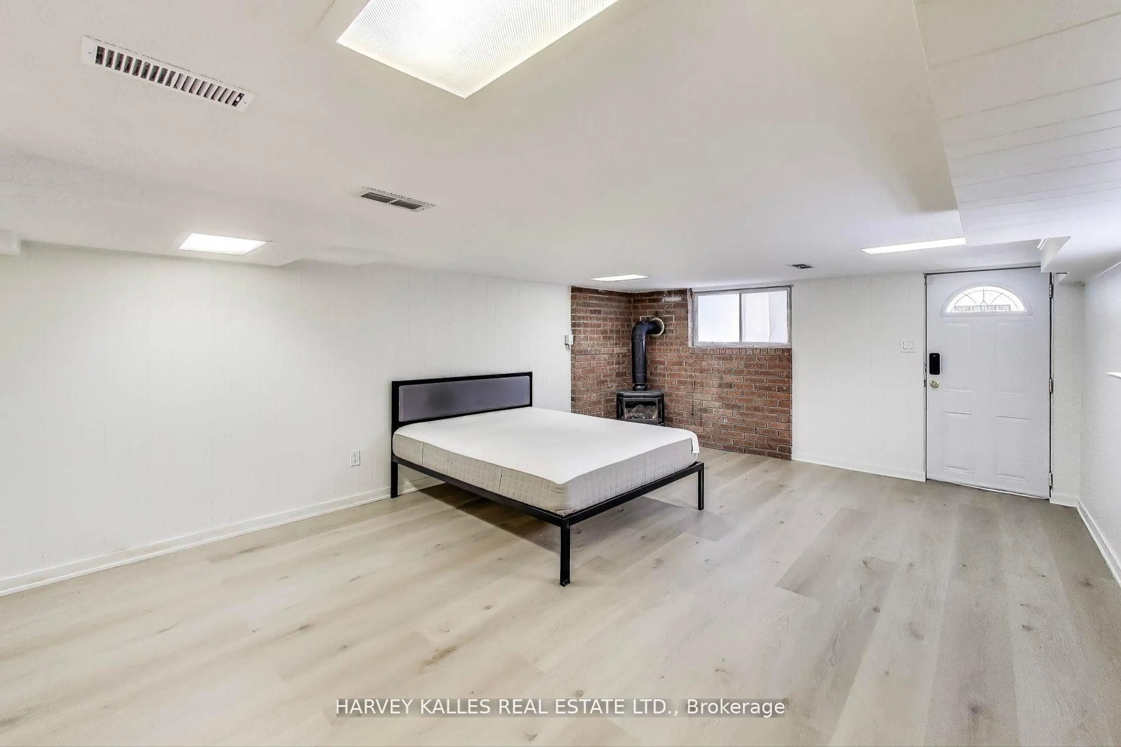 Bedroom with bed, unknown for 463 Westmount Ave, Toronto Ontario M6E 3N4