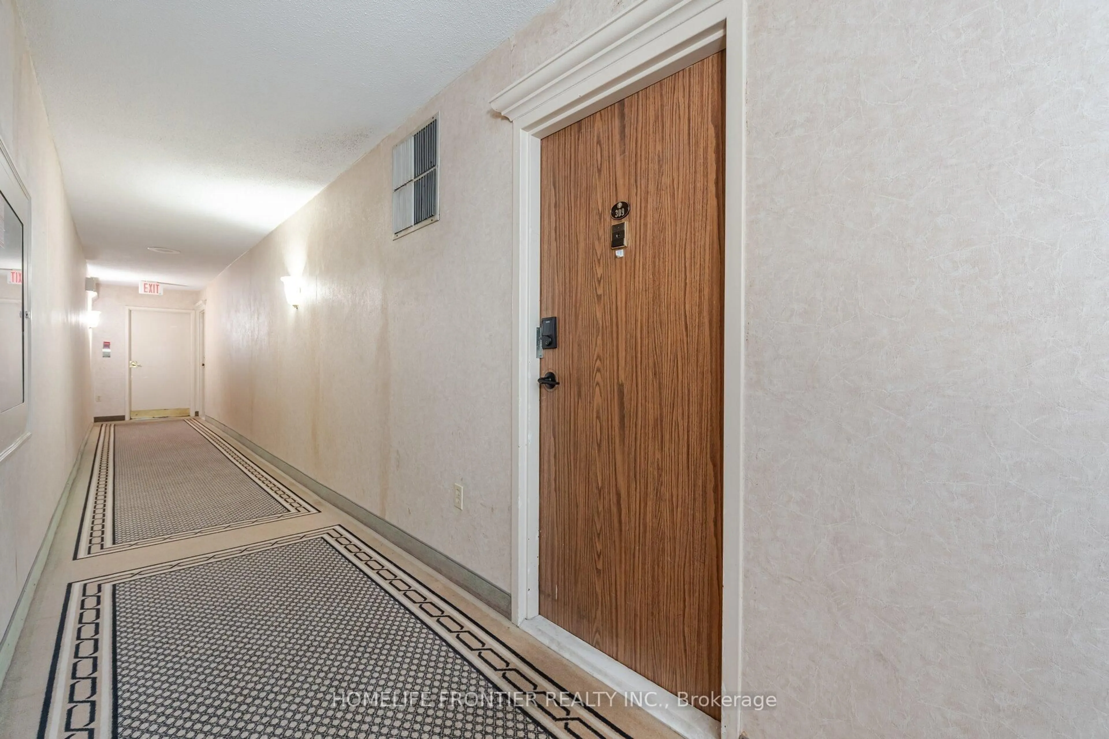 Indoor foyer for 177 Linus Rd #309, Toronto Ontario M2J 4S5