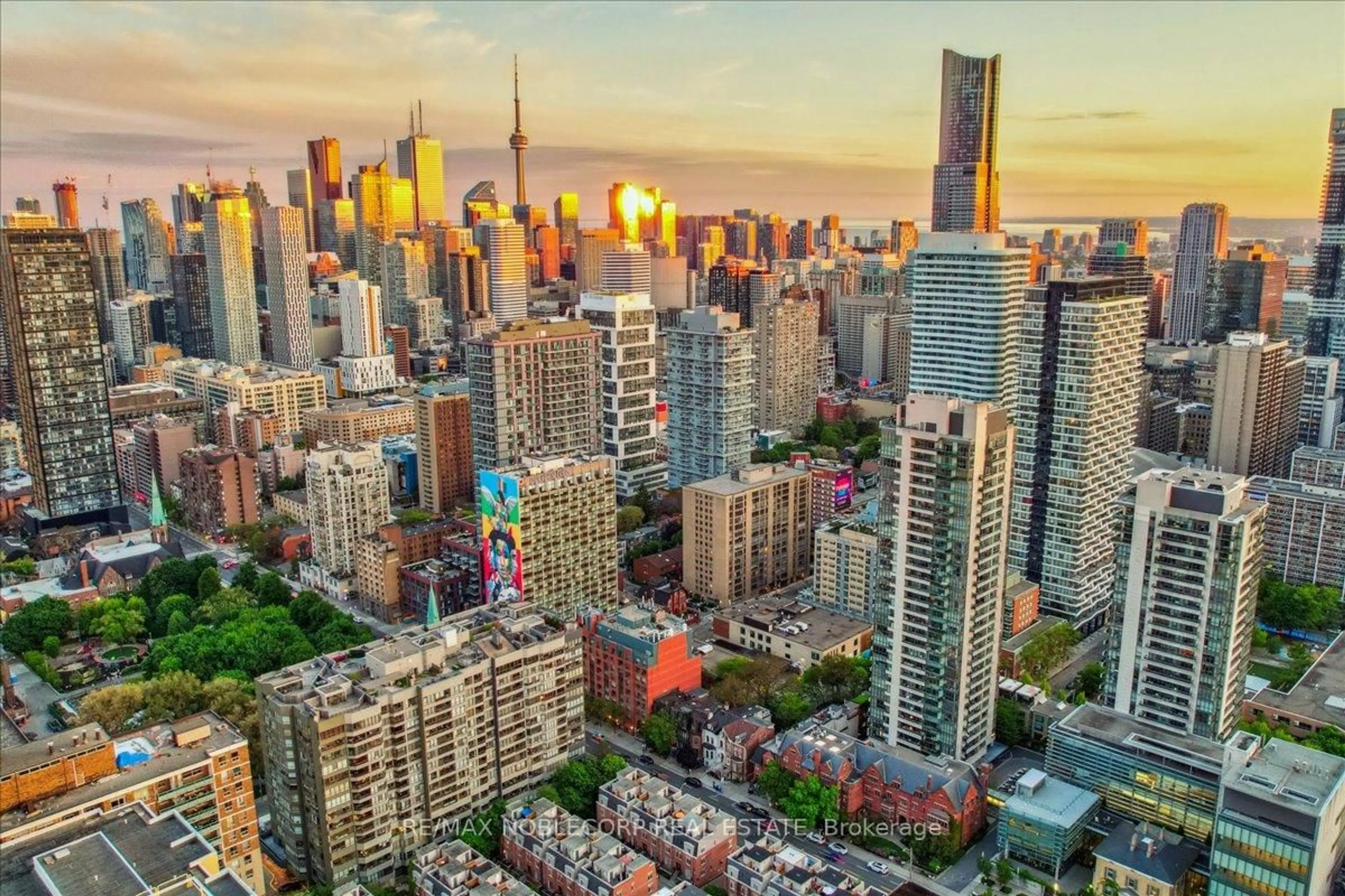 A pic from outside/outdoor area/front of a property/back of a property/a pic from drone, city buildings view from balcony for 415 Jarvis St #352, Toronto Ontario M4Y 3C1