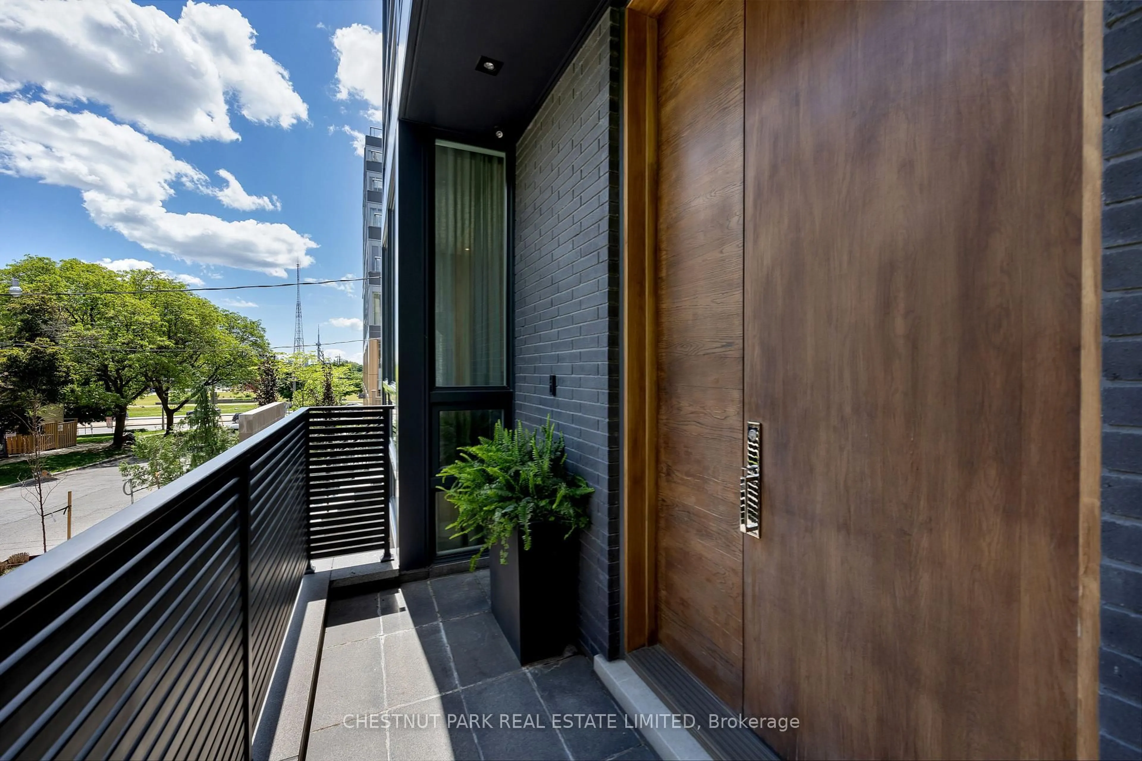 Indoor entryway for 10 Parkwood Ave, Toronto Ontario M4V 2W8