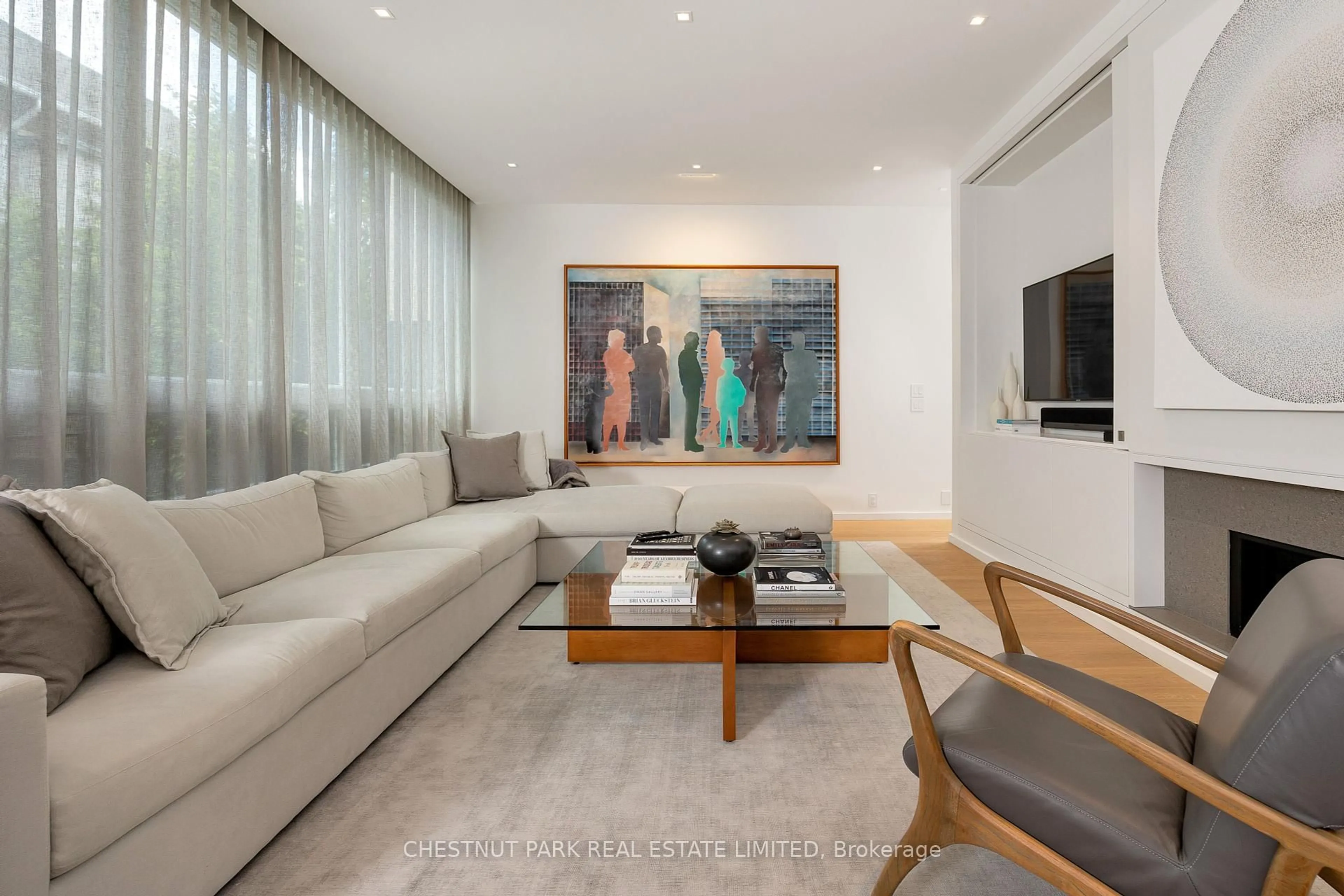 Living room with furniture, unknown for 10 Parkwood Ave, Toronto Ontario M4V 2W8