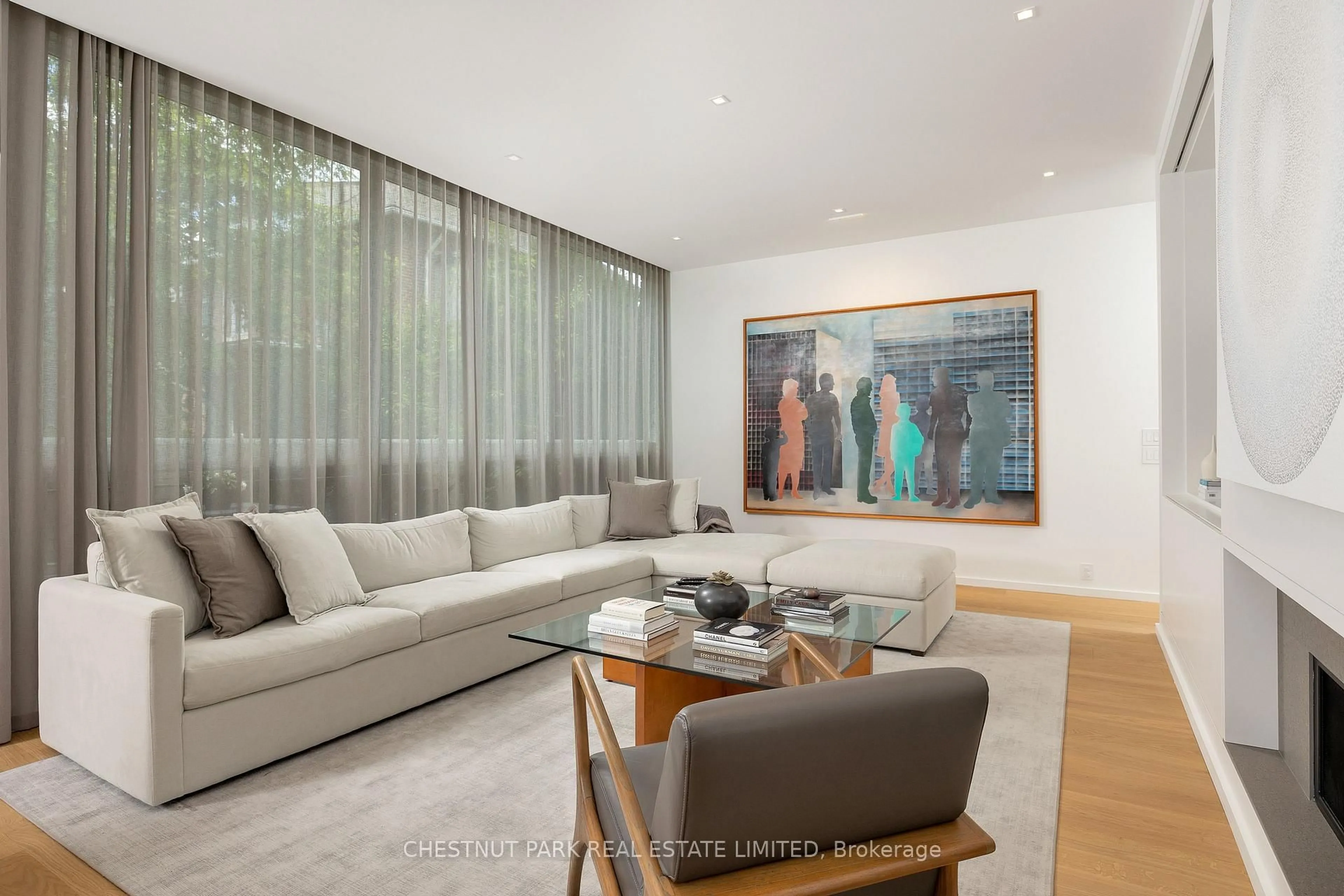 Living room with furniture, unknown for 10 Parkwood Ave, Toronto Ontario M4V 2W8