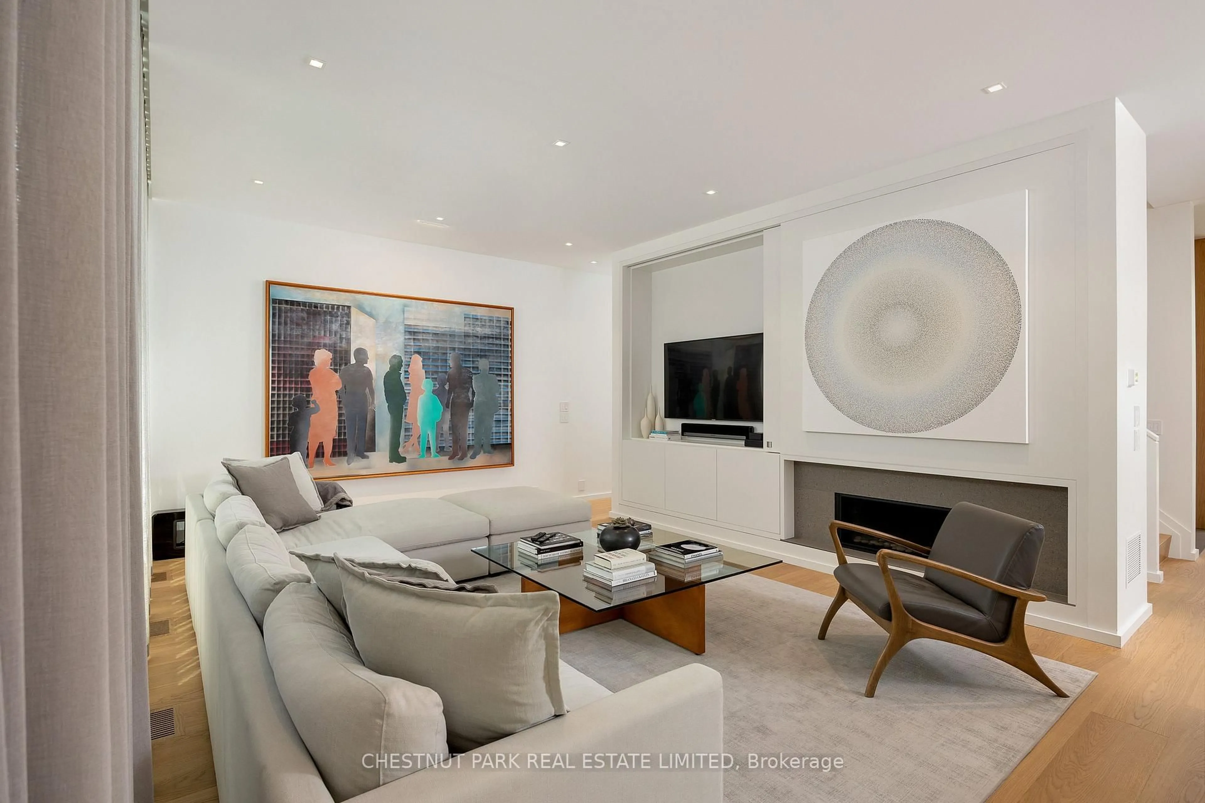Living room with furniture, unknown for 10 Parkwood Ave, Toronto Ontario M4V 2W8