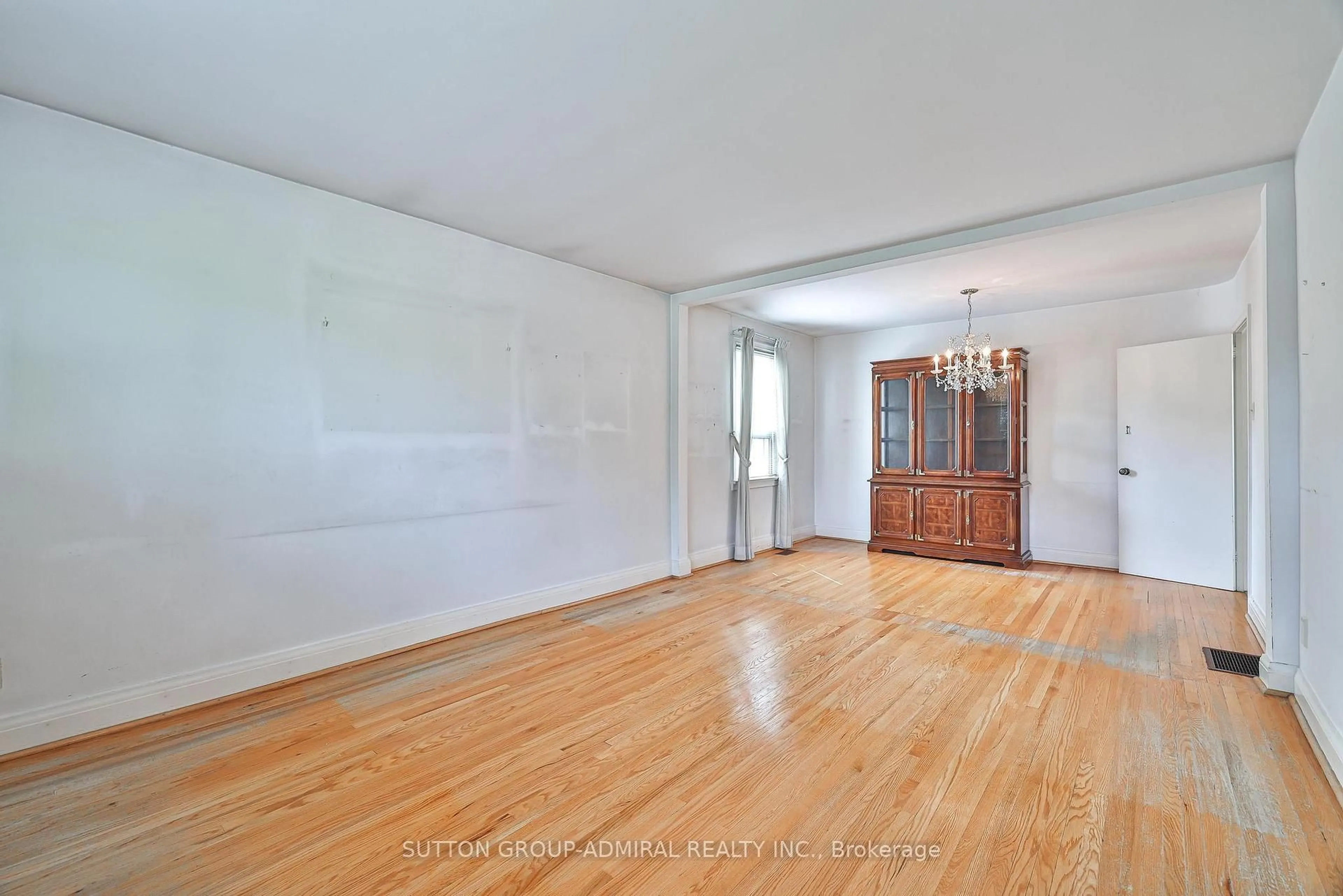 A pic of a room for 113 McAllister Rd, Toronto Ontario M3H 2N5