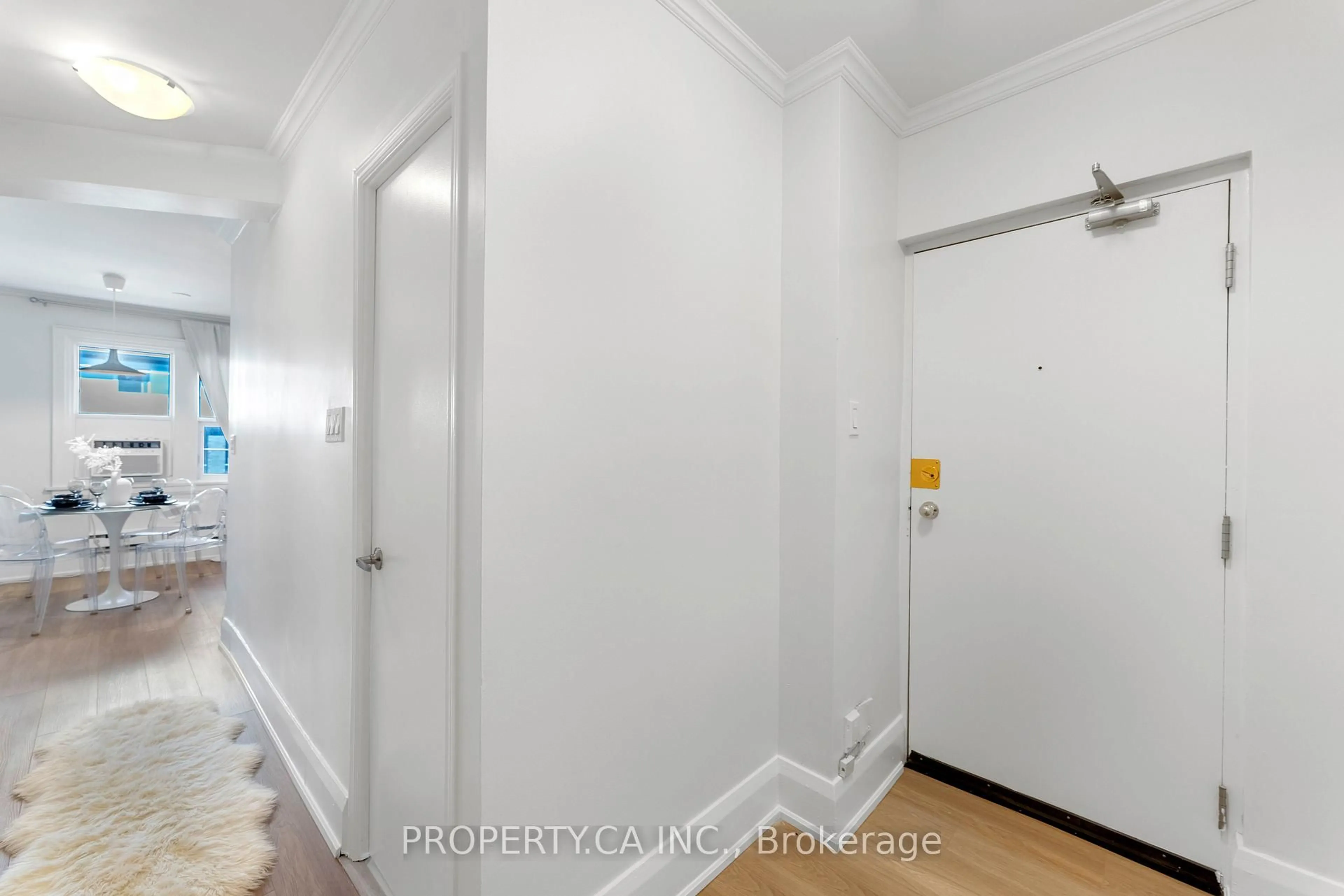 Unknown for 114 Vaughan Rd #402, Toronto Ontario M6C 2M1