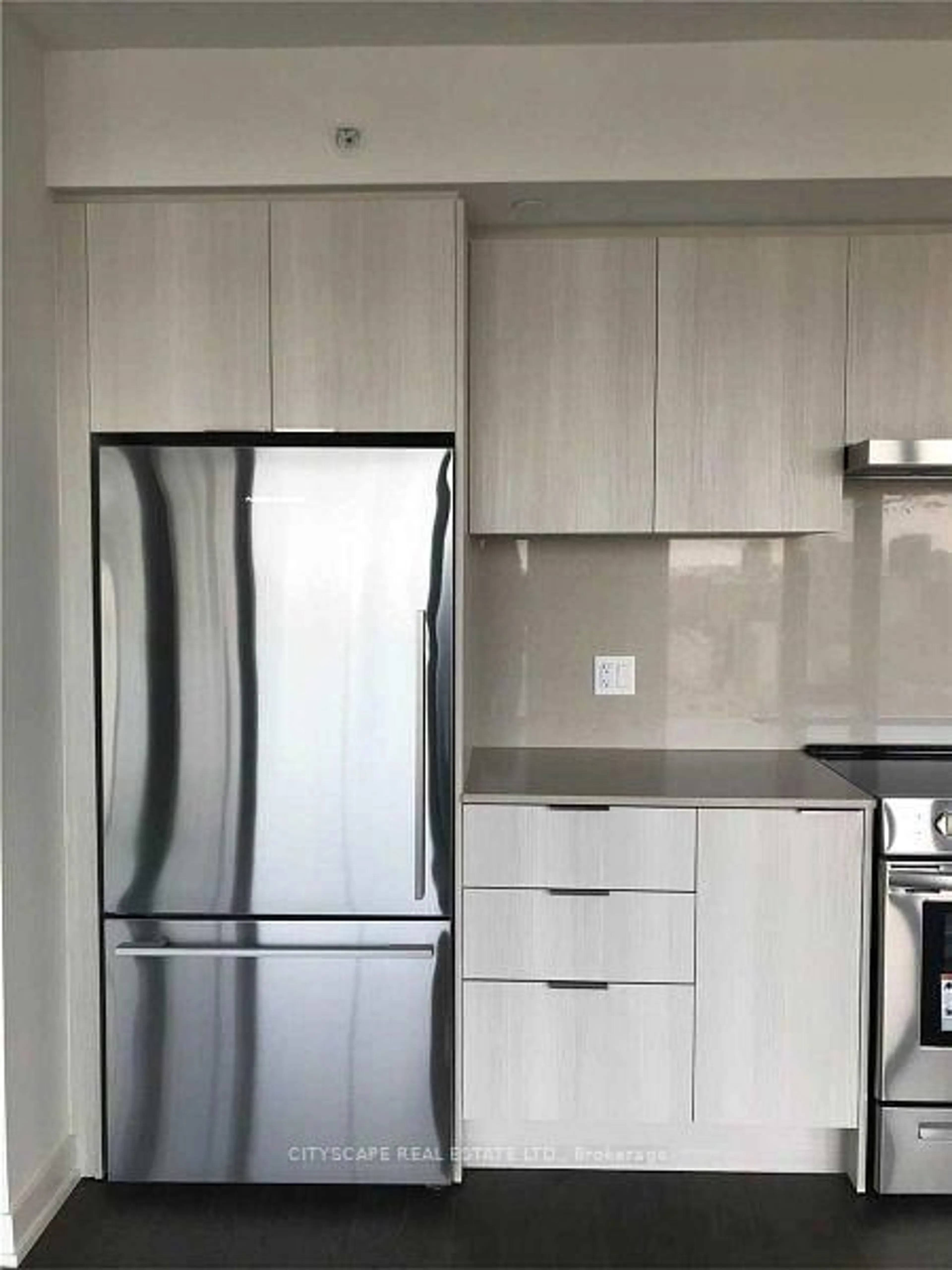 Standard kitchen, unknown for 25 Richmond St #1717, Toronto Ontario M5C 0A6