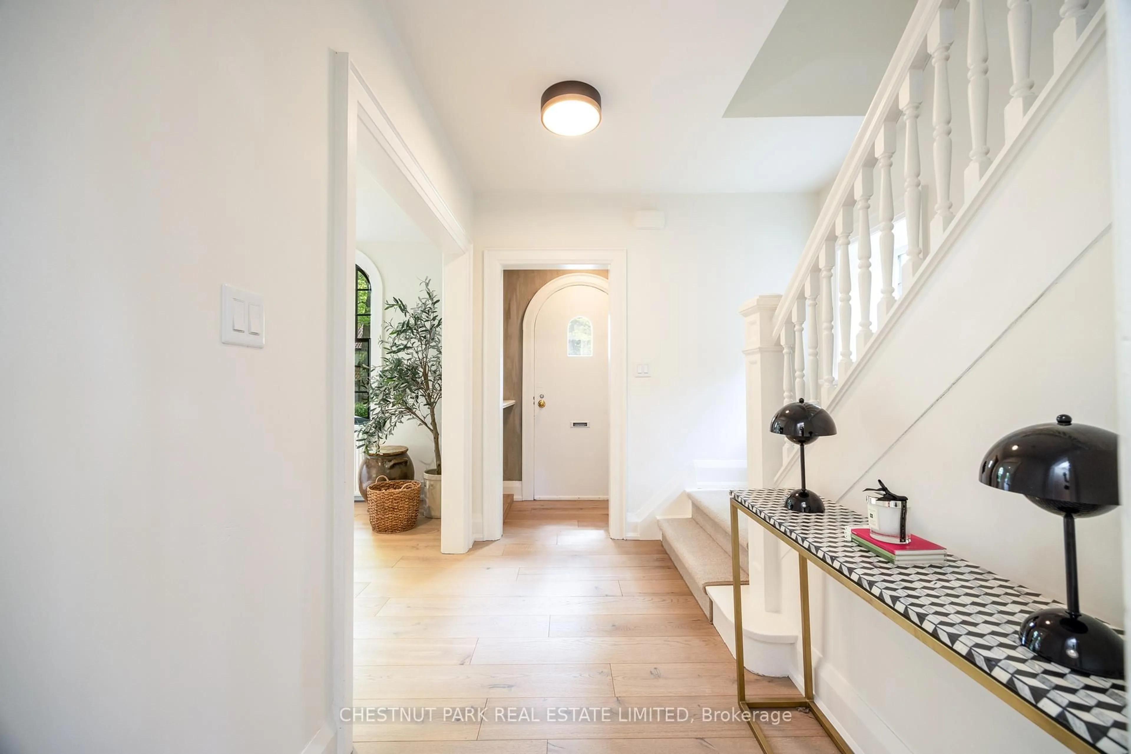 Indoor entryway for 222 Rosedale Heights Dr, Toronto Ontario M4T 1E1