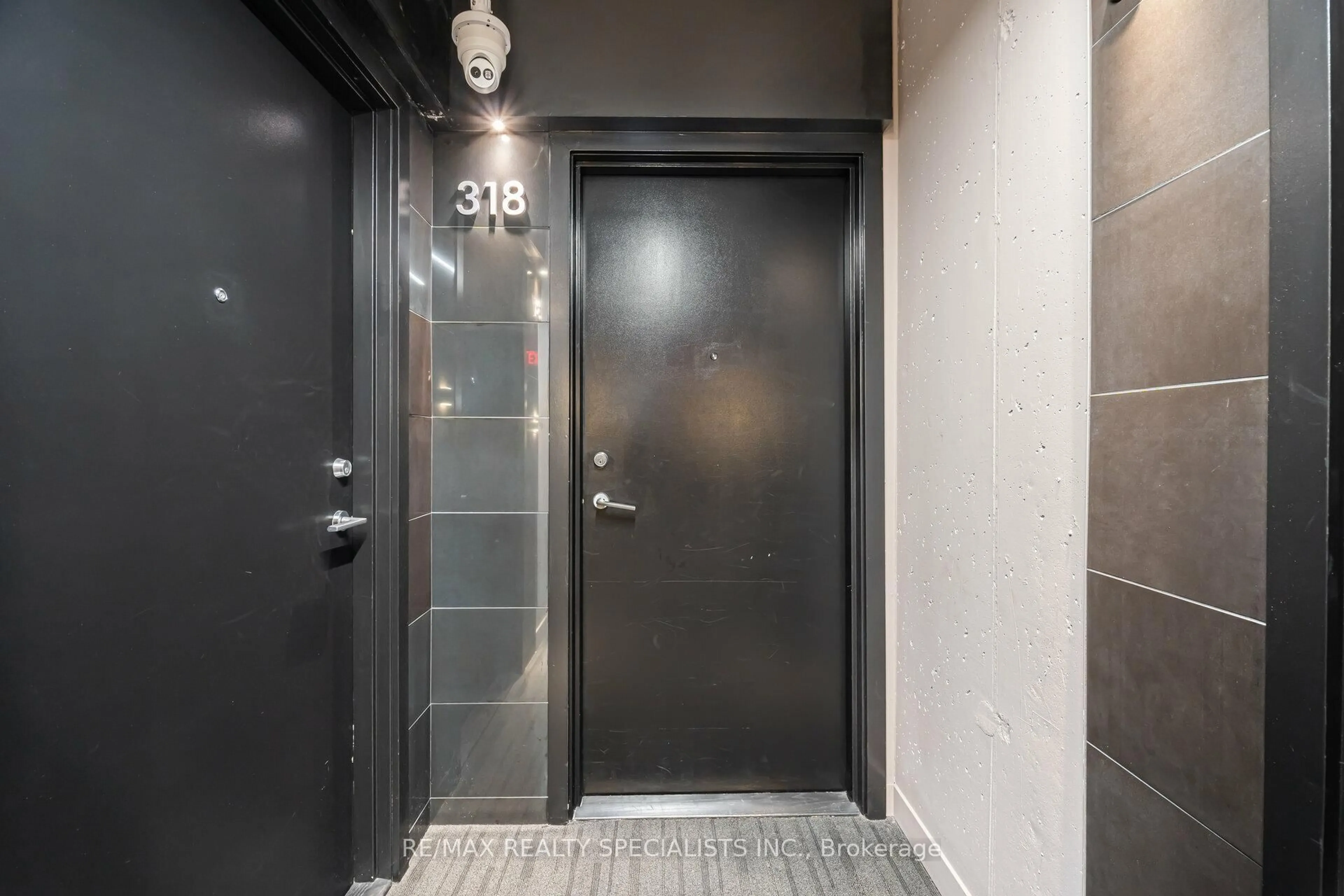 Indoor foyer for 318 King St #318, Toronto Ontario M5A 1K6