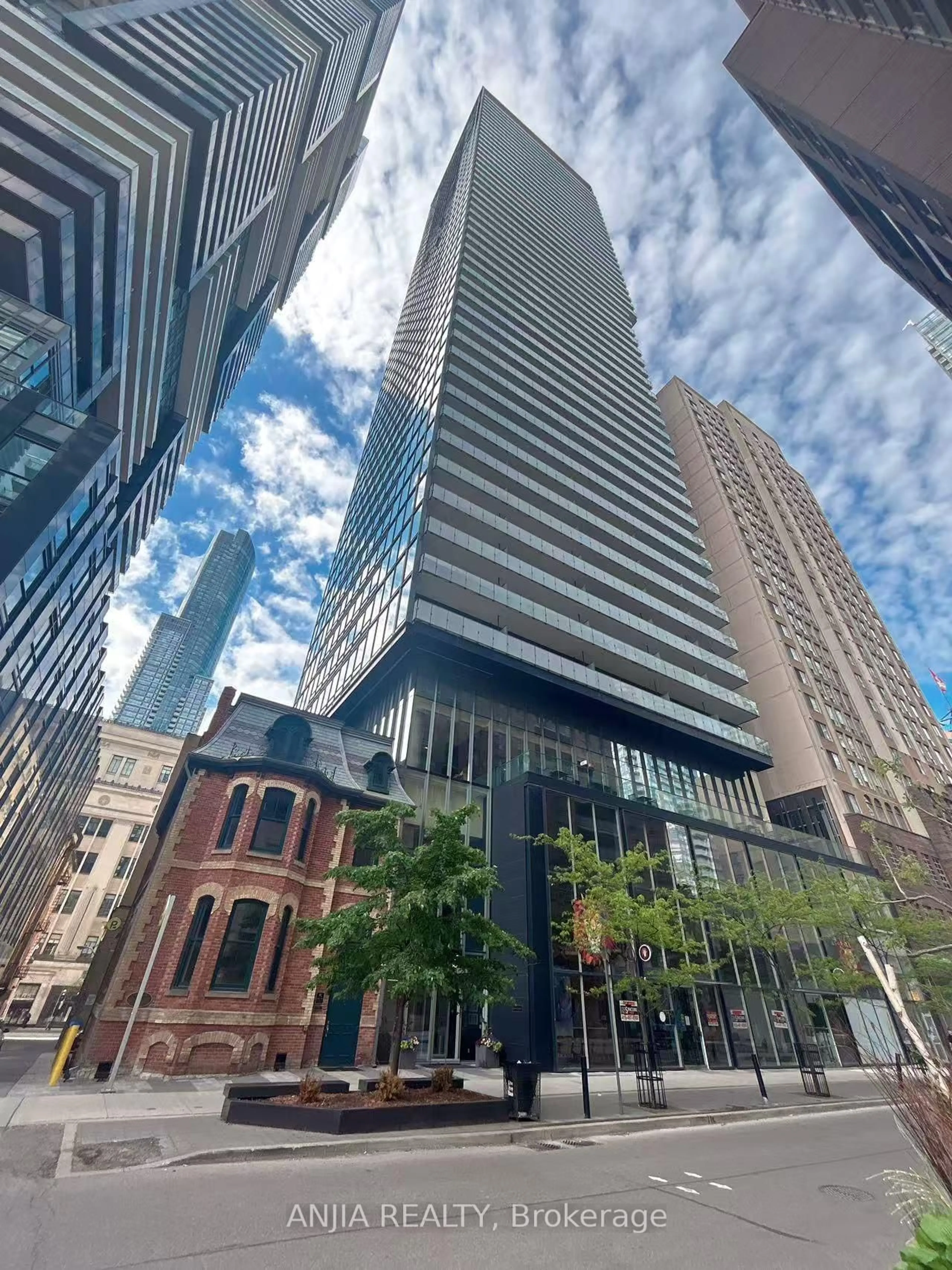 Unknown for 15 Grenville St #4105, Toronto Ontario M4Y 0B9
