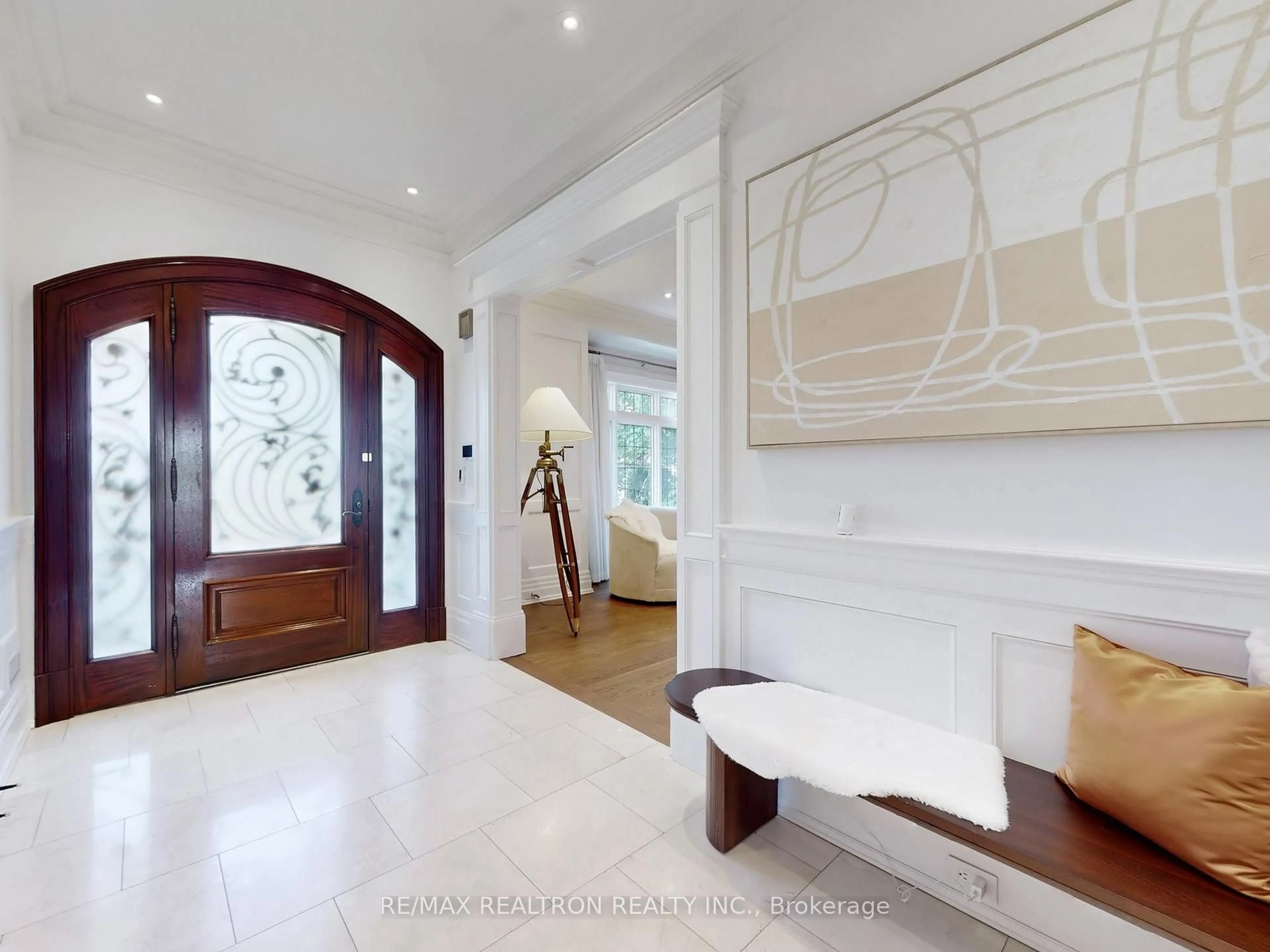 Indoor entryway for 33 Owen Blvd, Toronto Ontario M2P 1G2