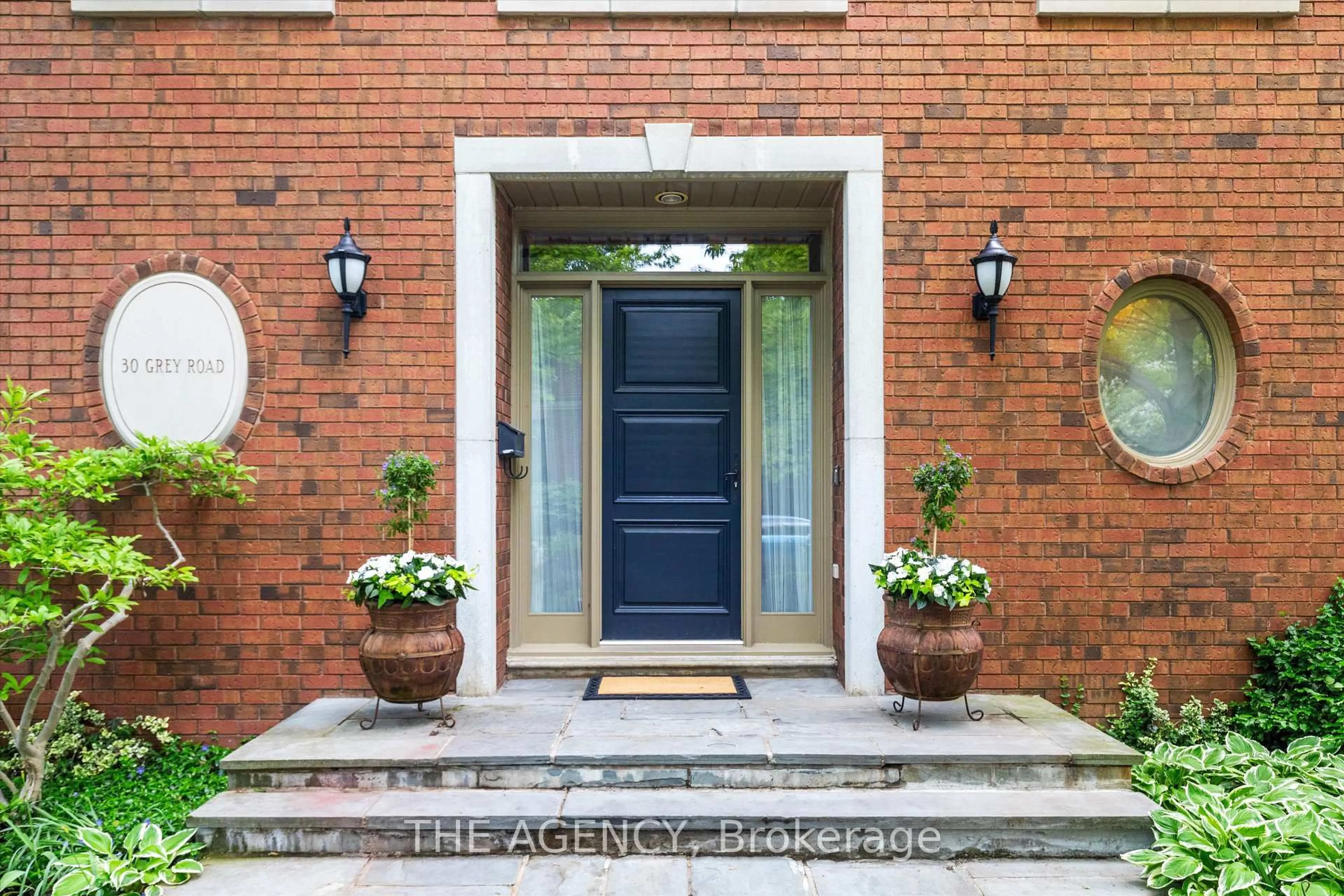 Indoor entryway for 30 Grey Rd, Toronto Ontario M5M 4E2