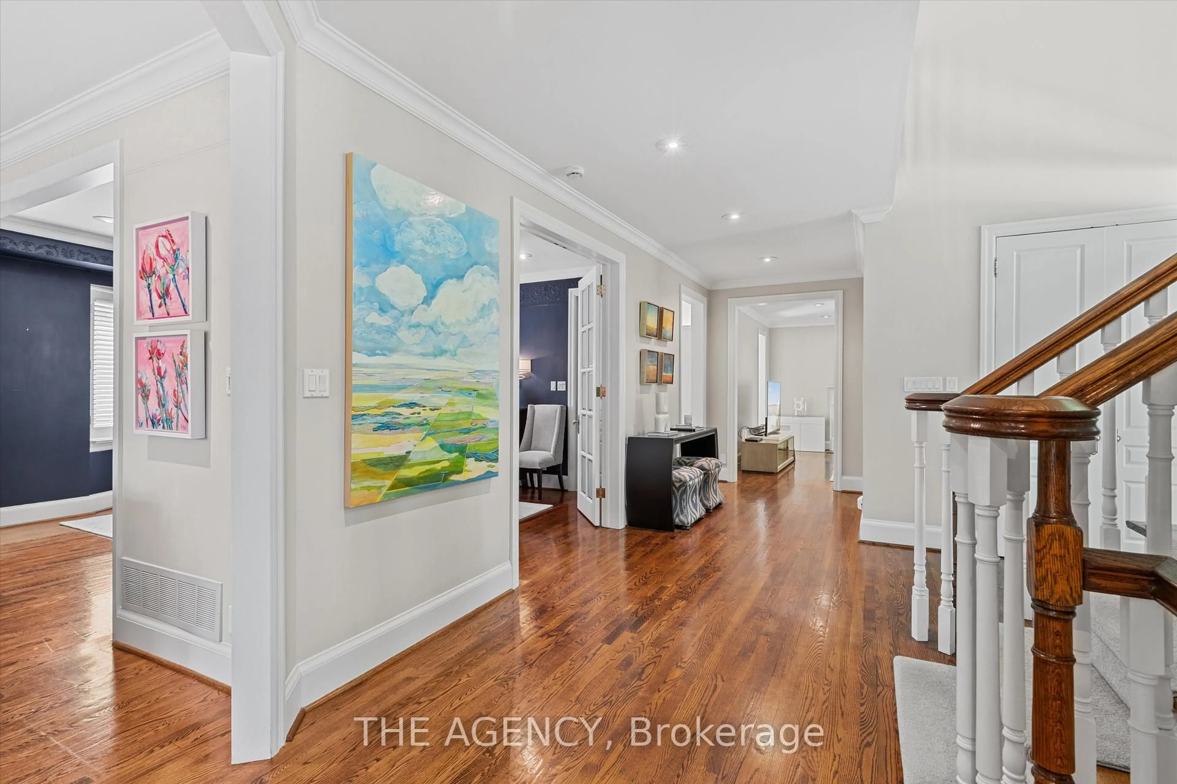 Indoor entryway for 30 Grey Rd, Toronto Ontario M5M 4E2