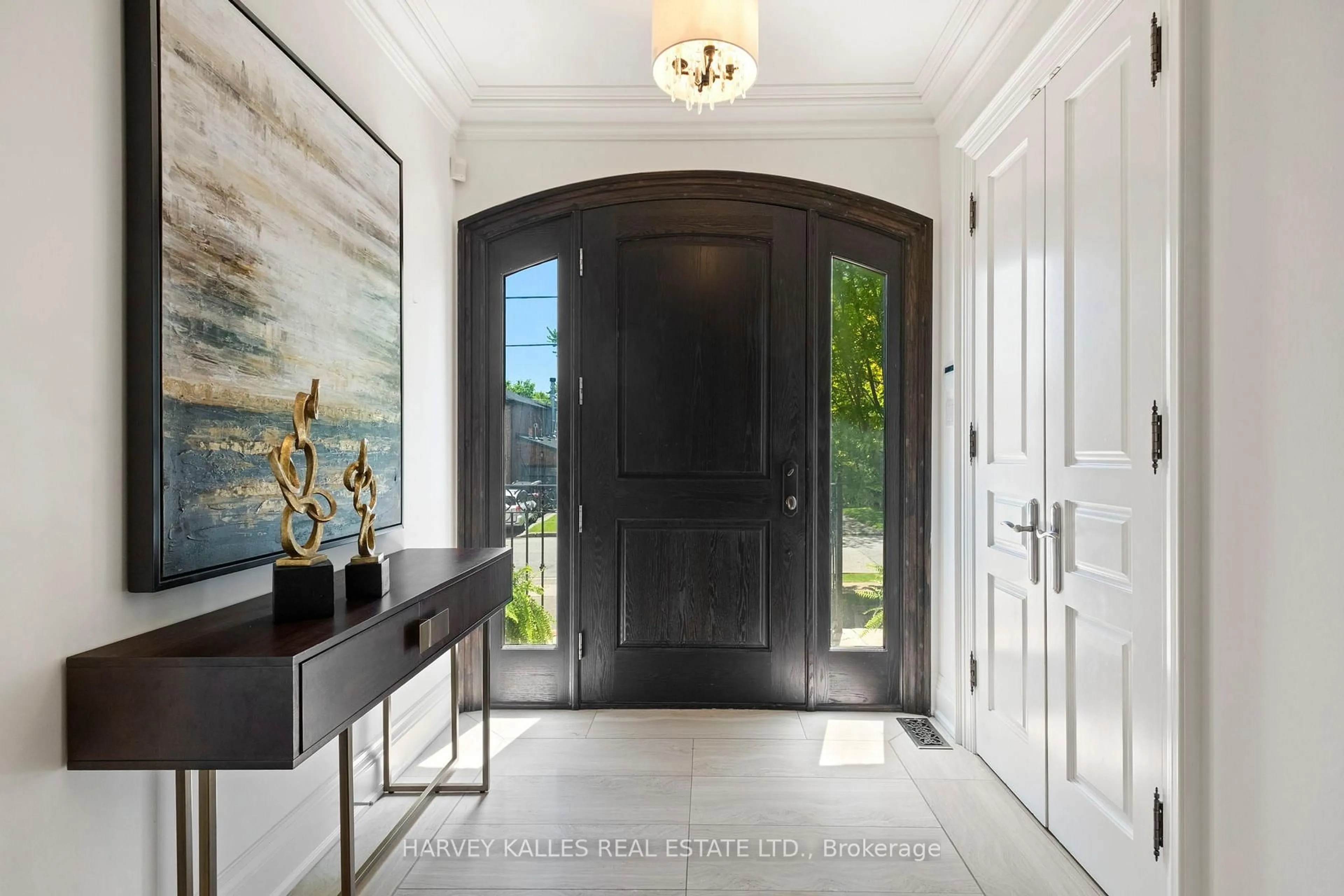 Indoor entryway for 568 Deloraine Ave, Toronto Ontario M5M 2C4